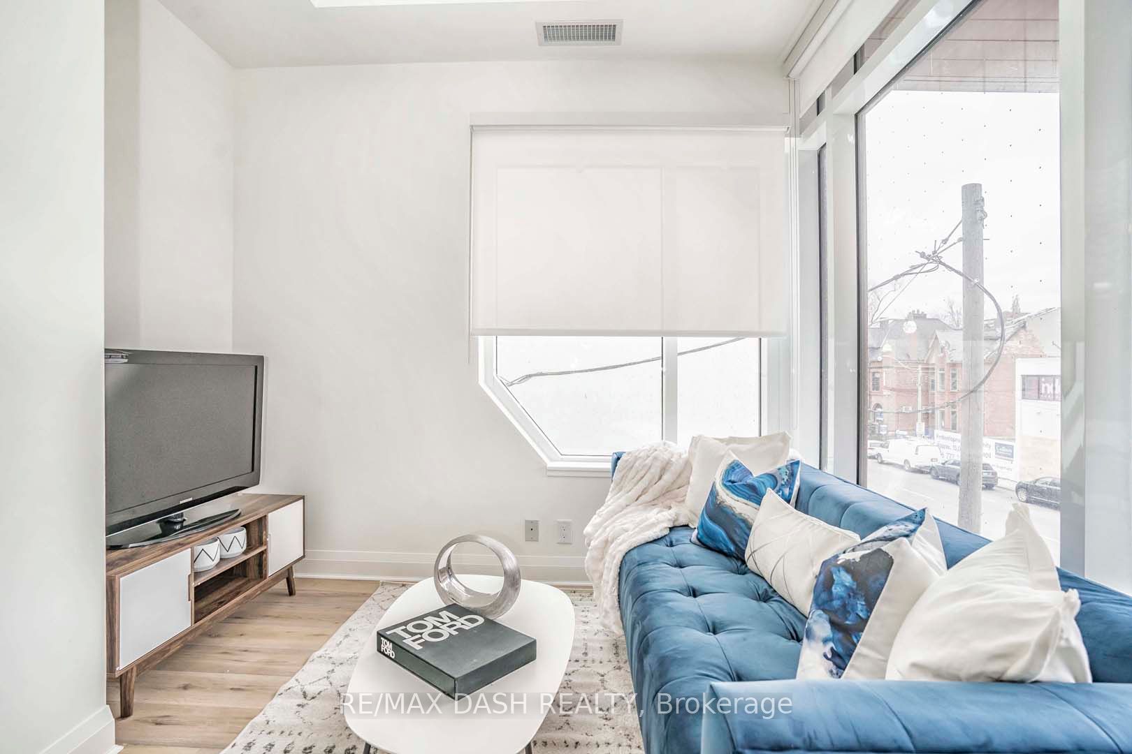 151 Avenue Road 205 Property Photo 11