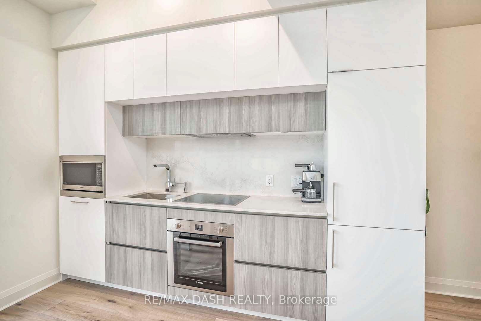 151 Avenue Road 205 Property Photo 19