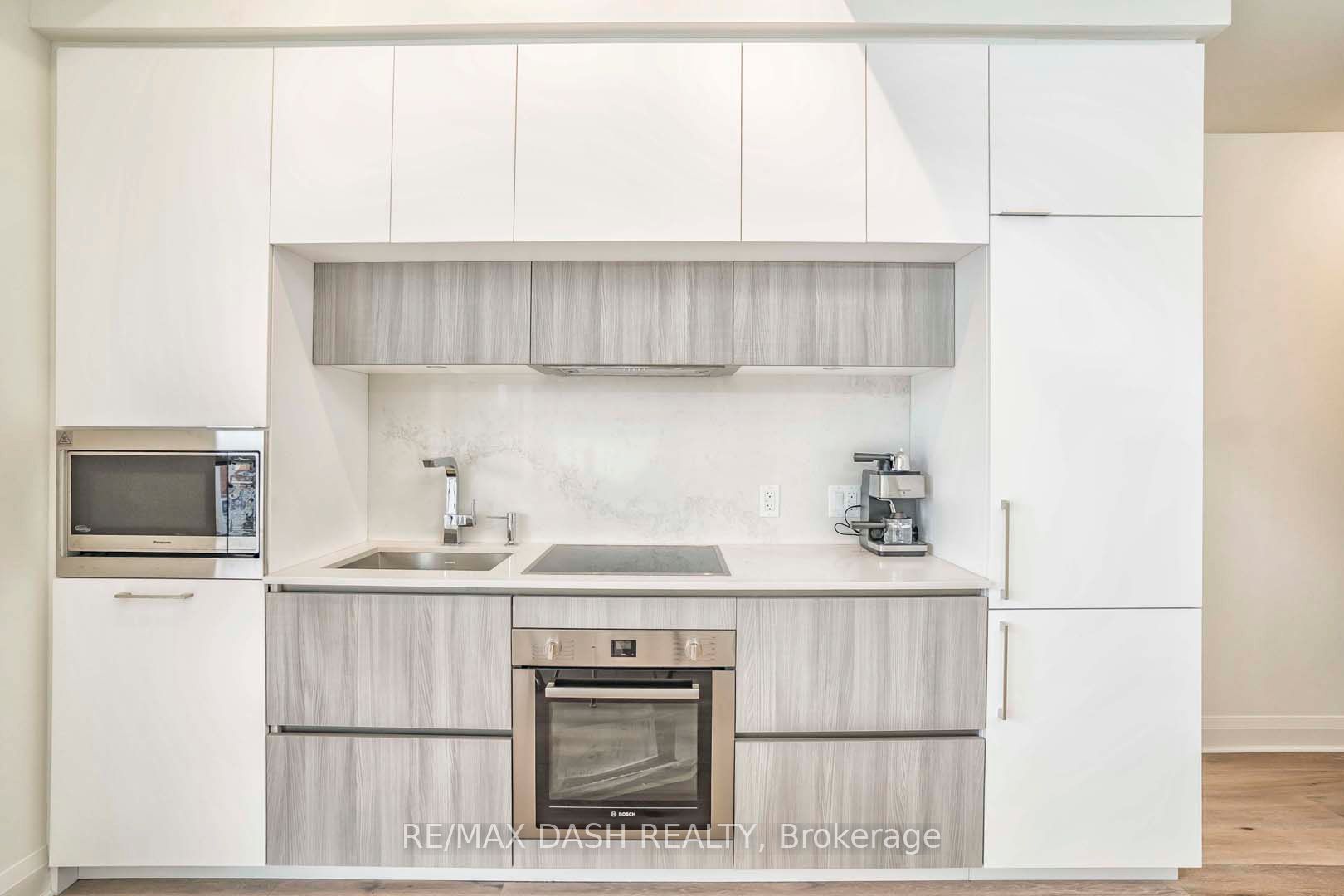 151 Avenue Road 205 Property Photo 20