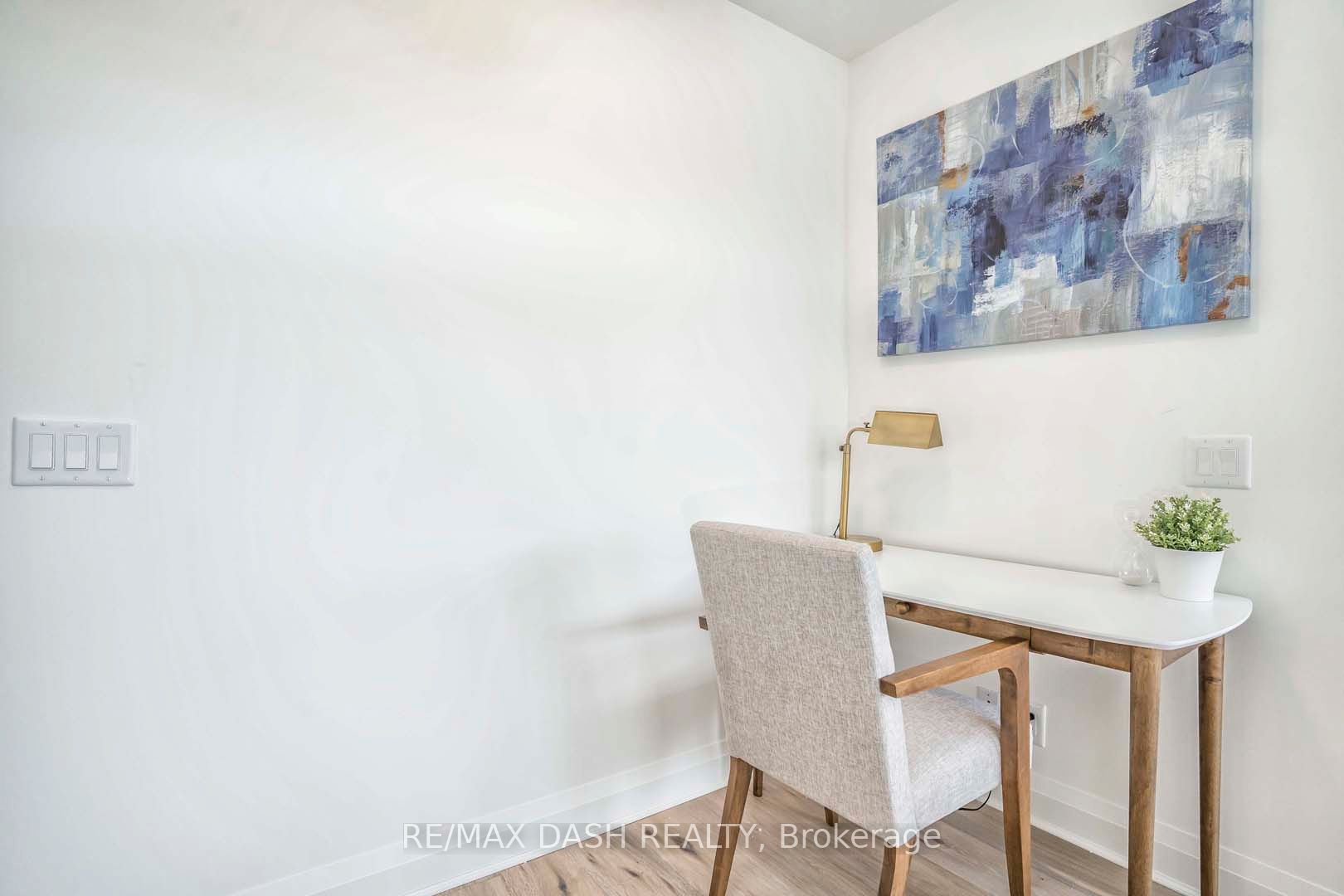 151 Avenue Road 205 Property Photo 21