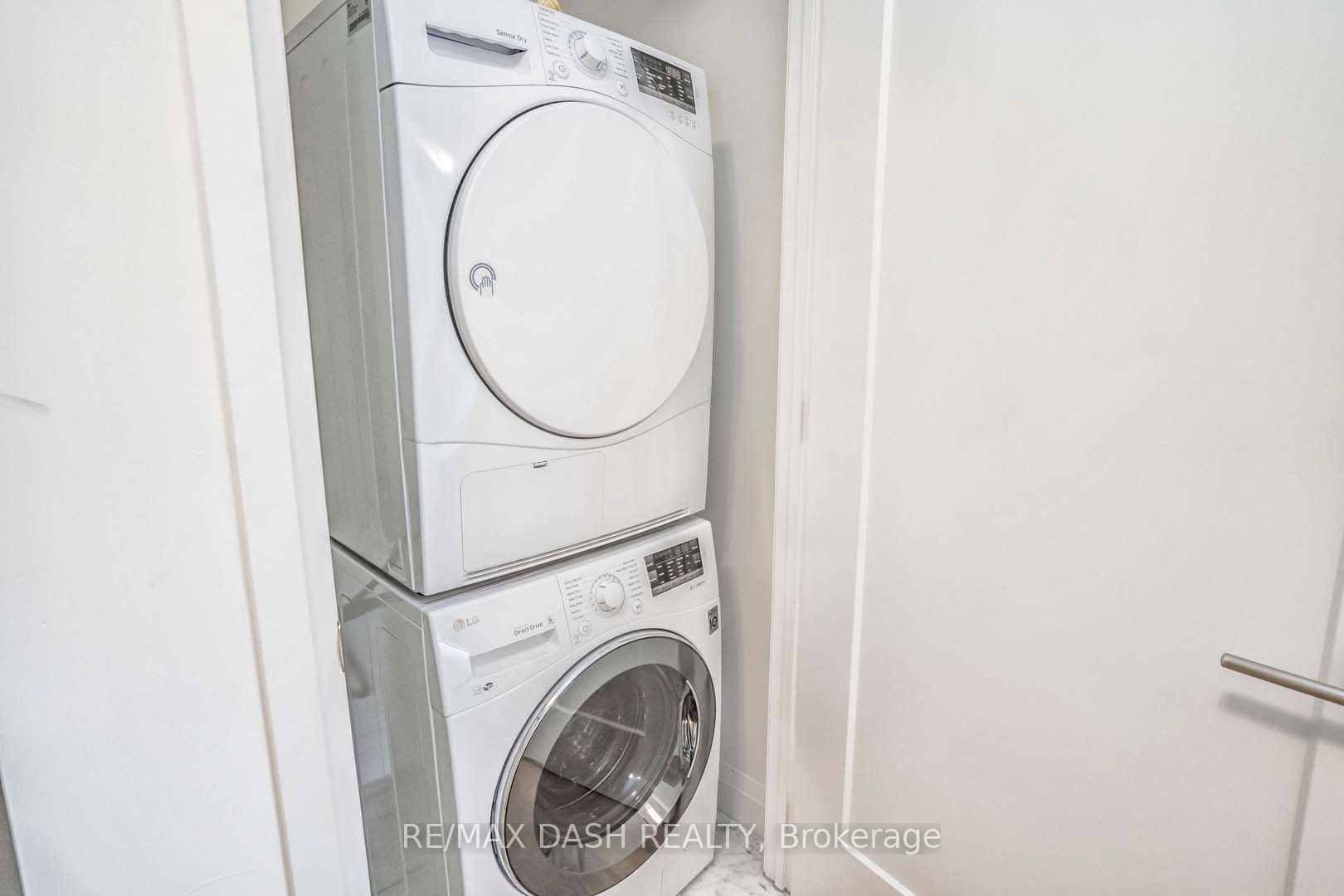 151 Avenue Road 205 Property Photo 27