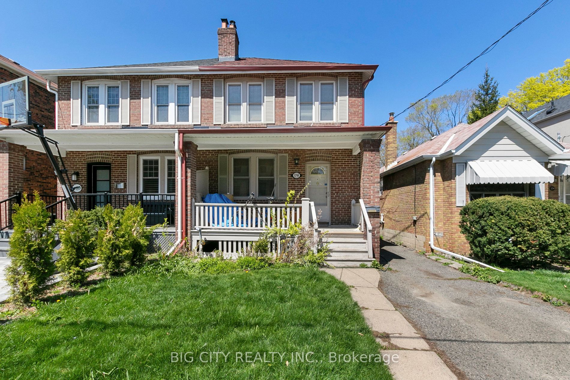 178 Douglas Avenue N Lower Property Photo 1