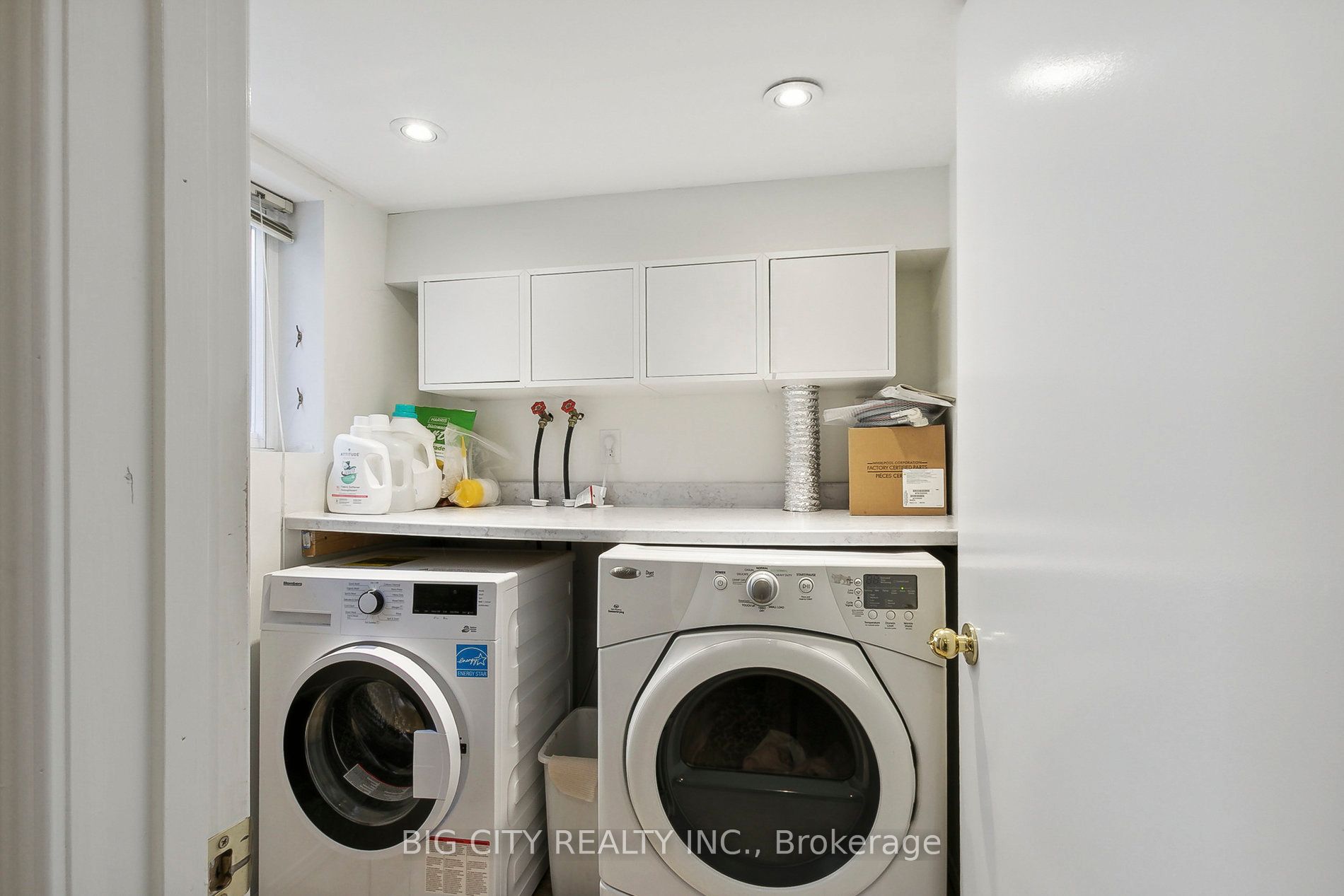 178 Douglas Avenue N Lower Property Photo 17