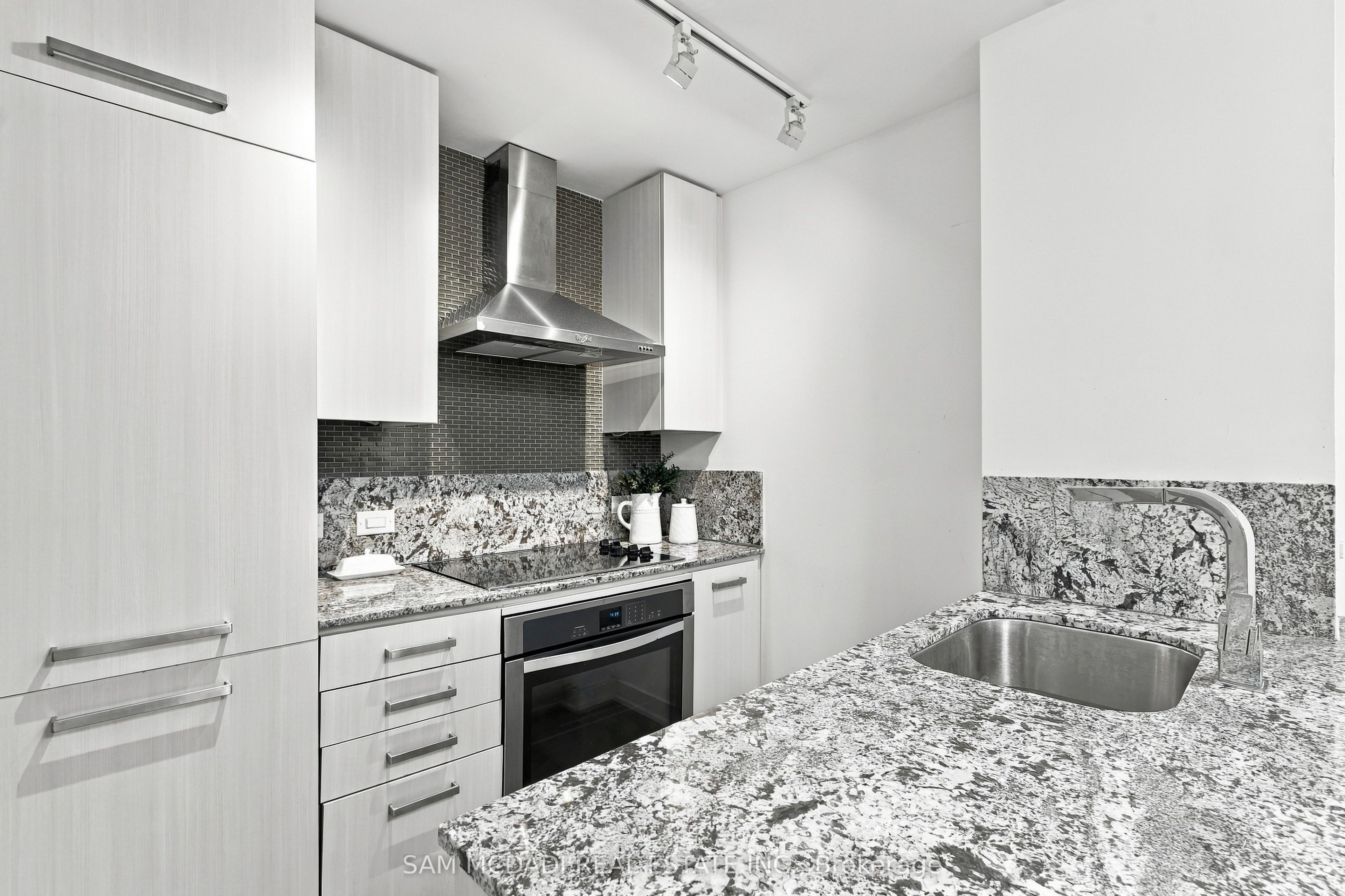 15 Beverley Street Th27 Property Photo 11