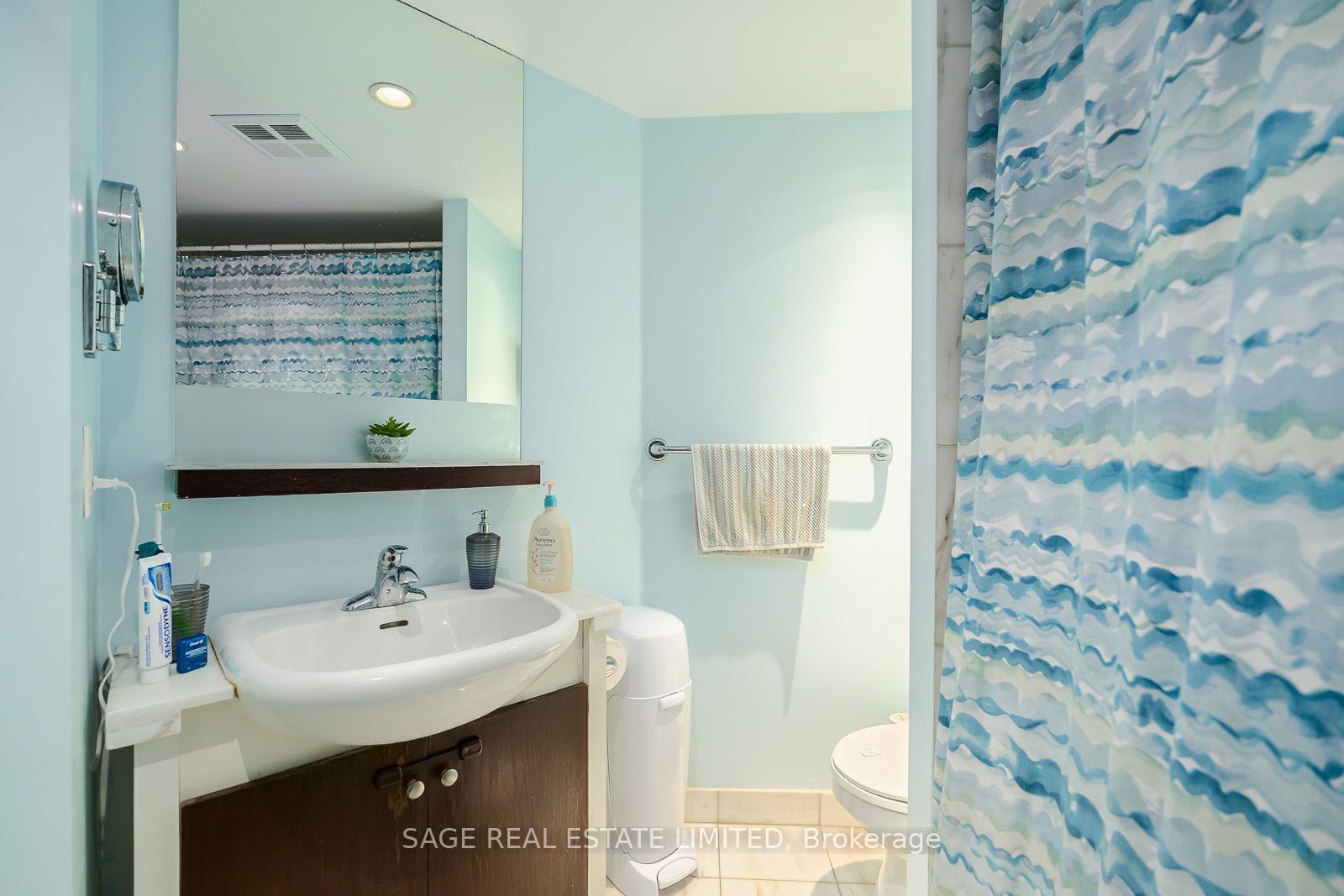 208 Queens Quay W 1705 Property Photo 4