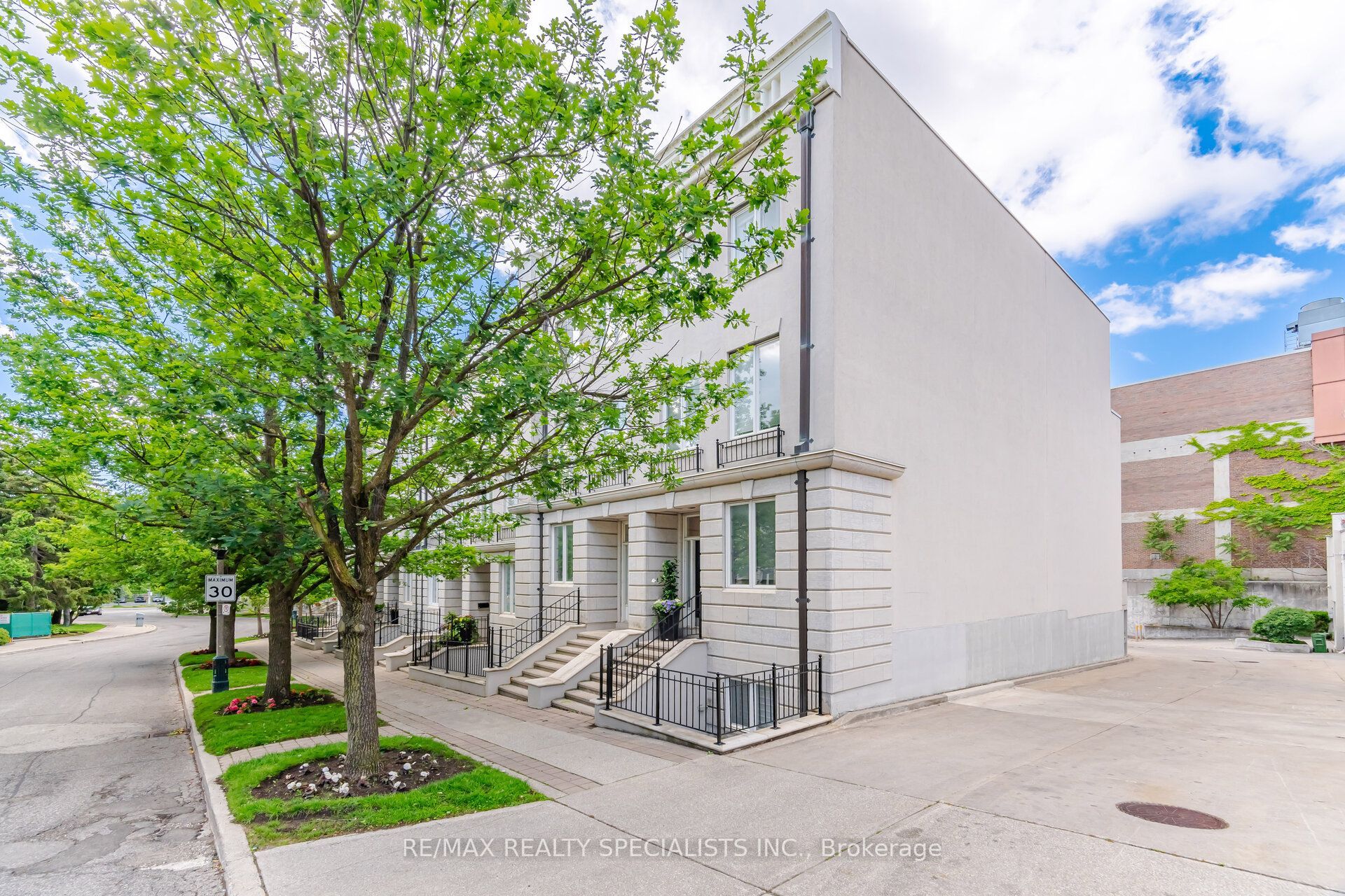 246 Walmer Road Property Photo 2