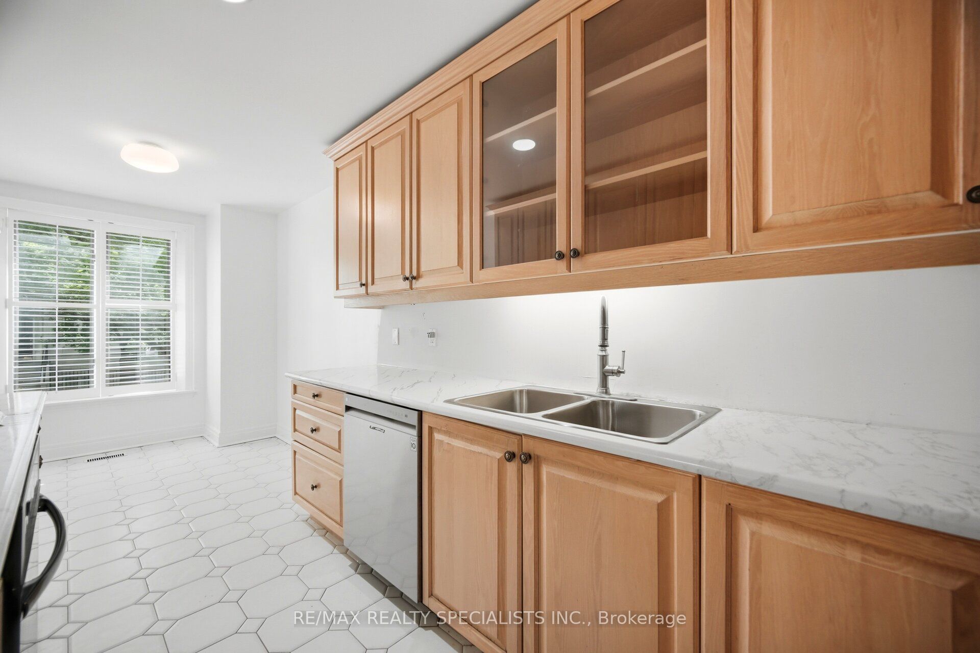 246 Walmer Road Property Photo 12