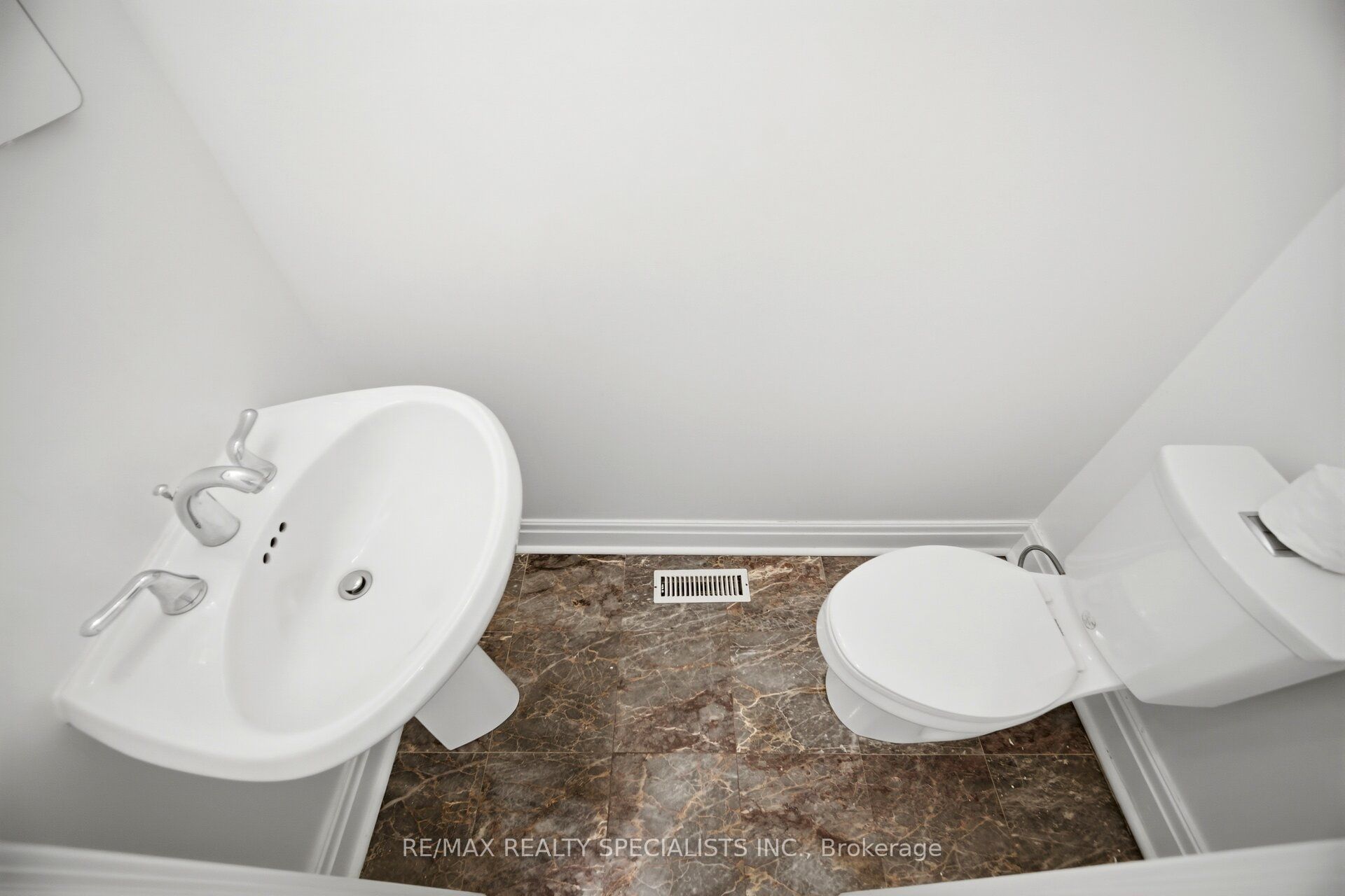 246 Walmer Road Property Photo 17
