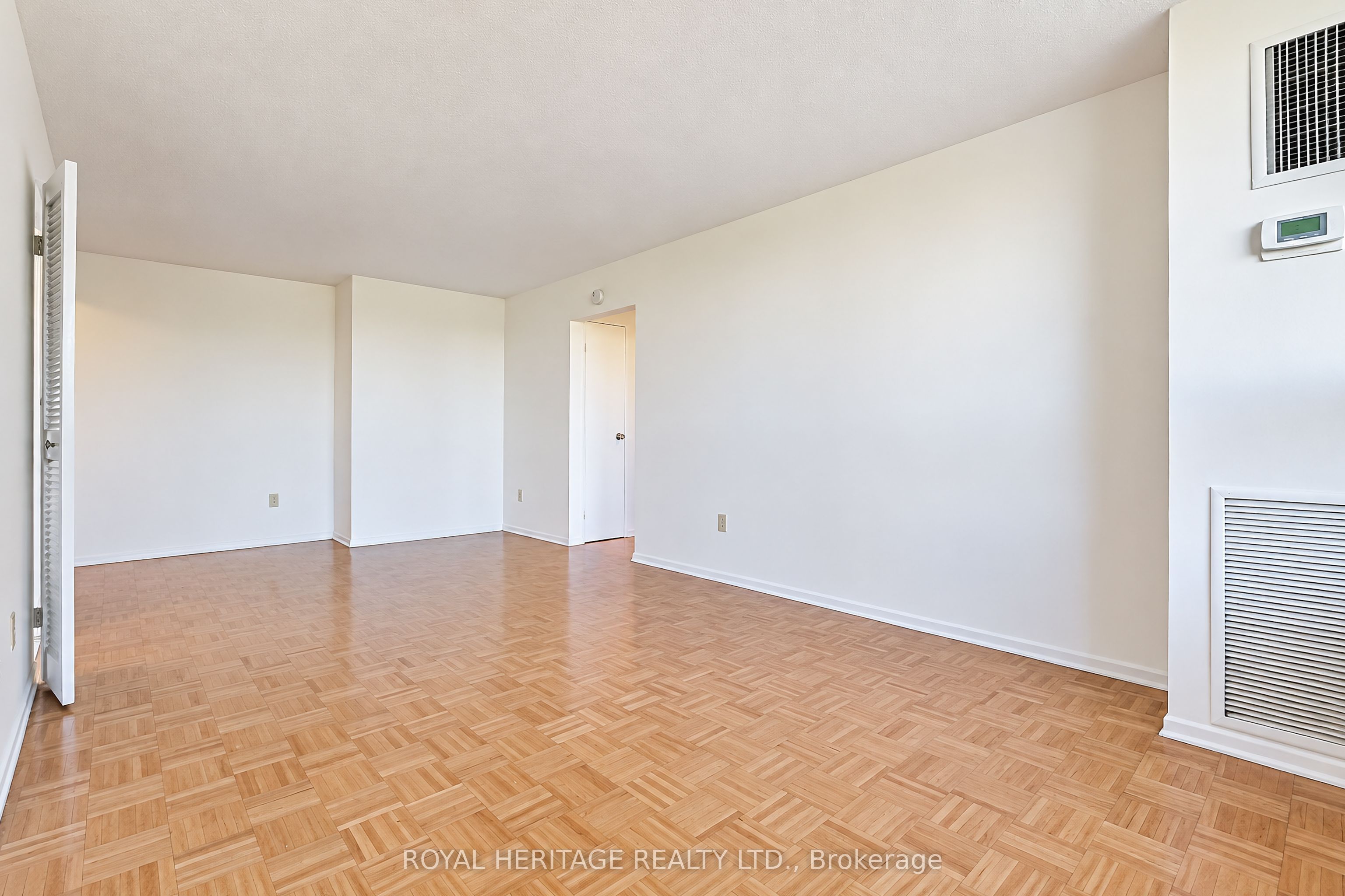 10 Edgecliff Golfway 603 Property Photo 6