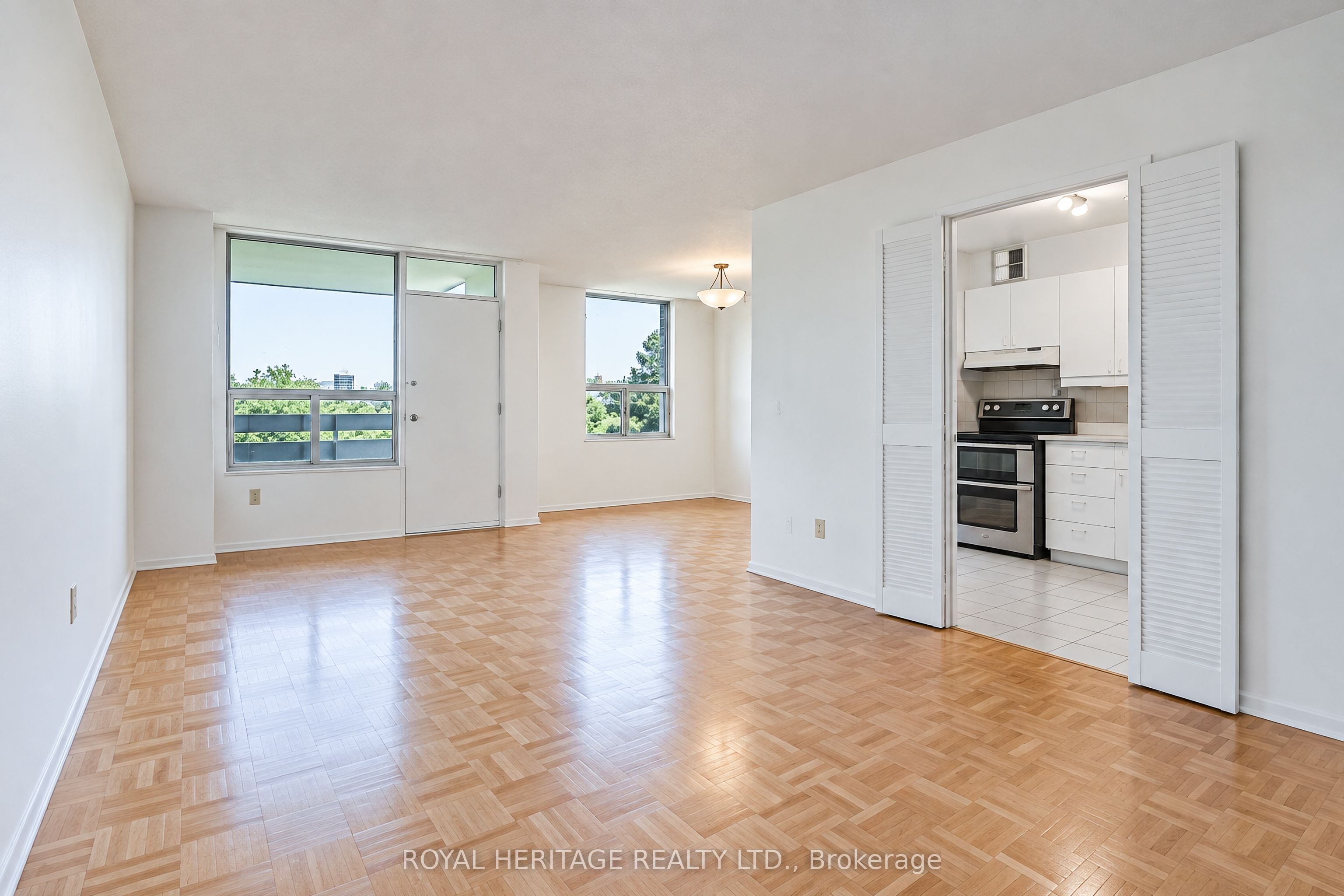 10 Edgecliff Golfway 603 Property Photo 7