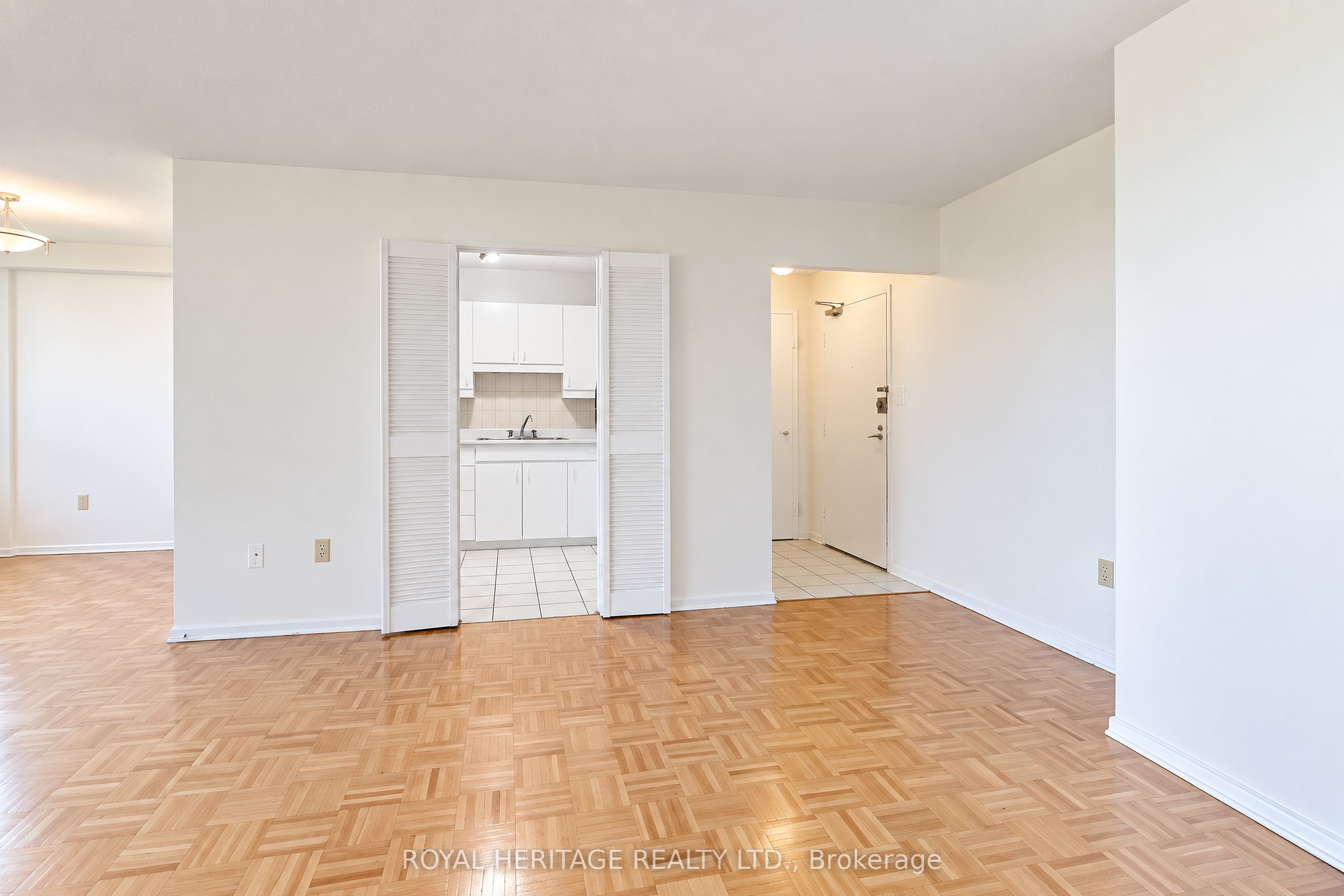 10 Edgecliff Golfway 603 Property Photo 9