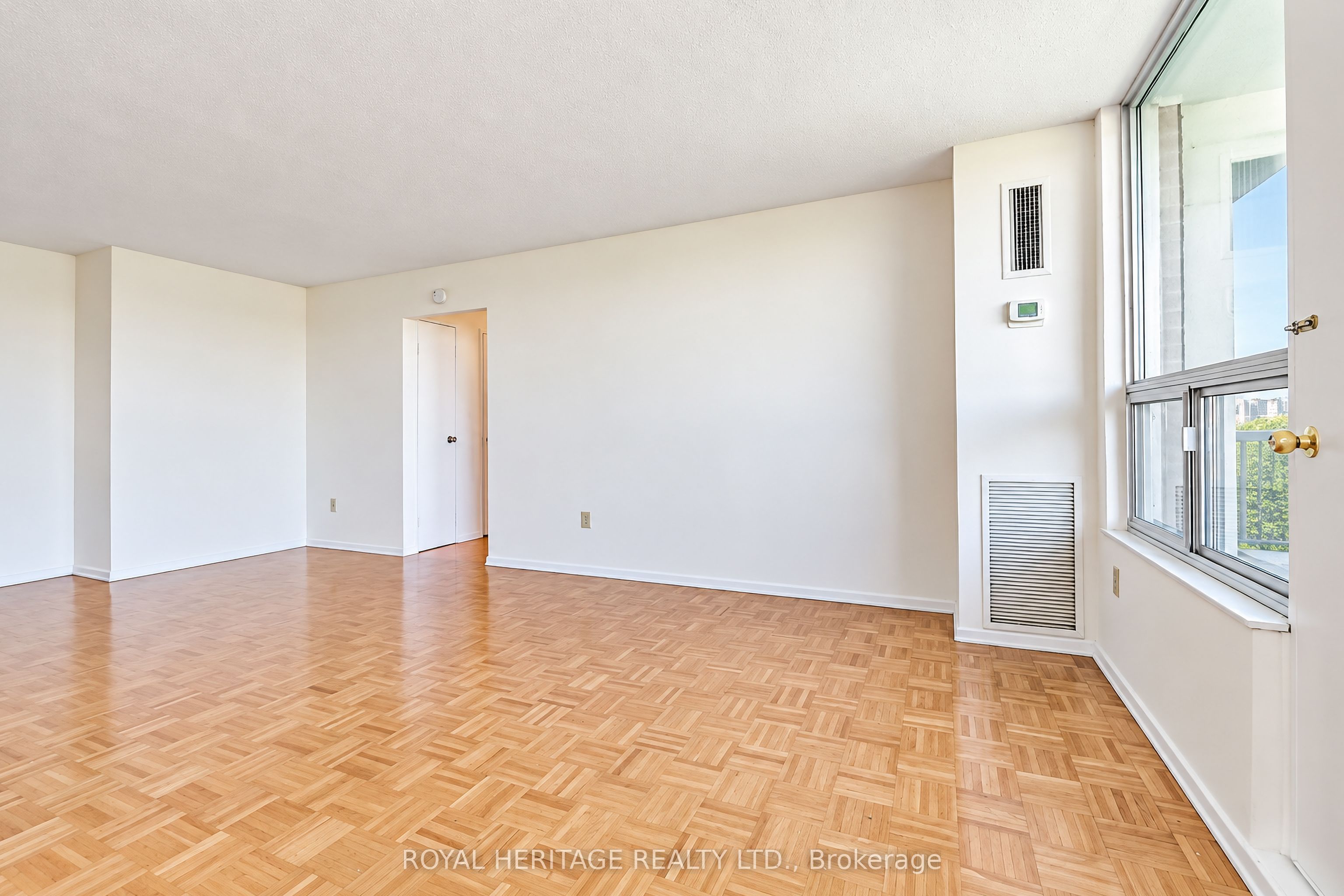10 Edgecliff Golfway 603 Property Photo 14
