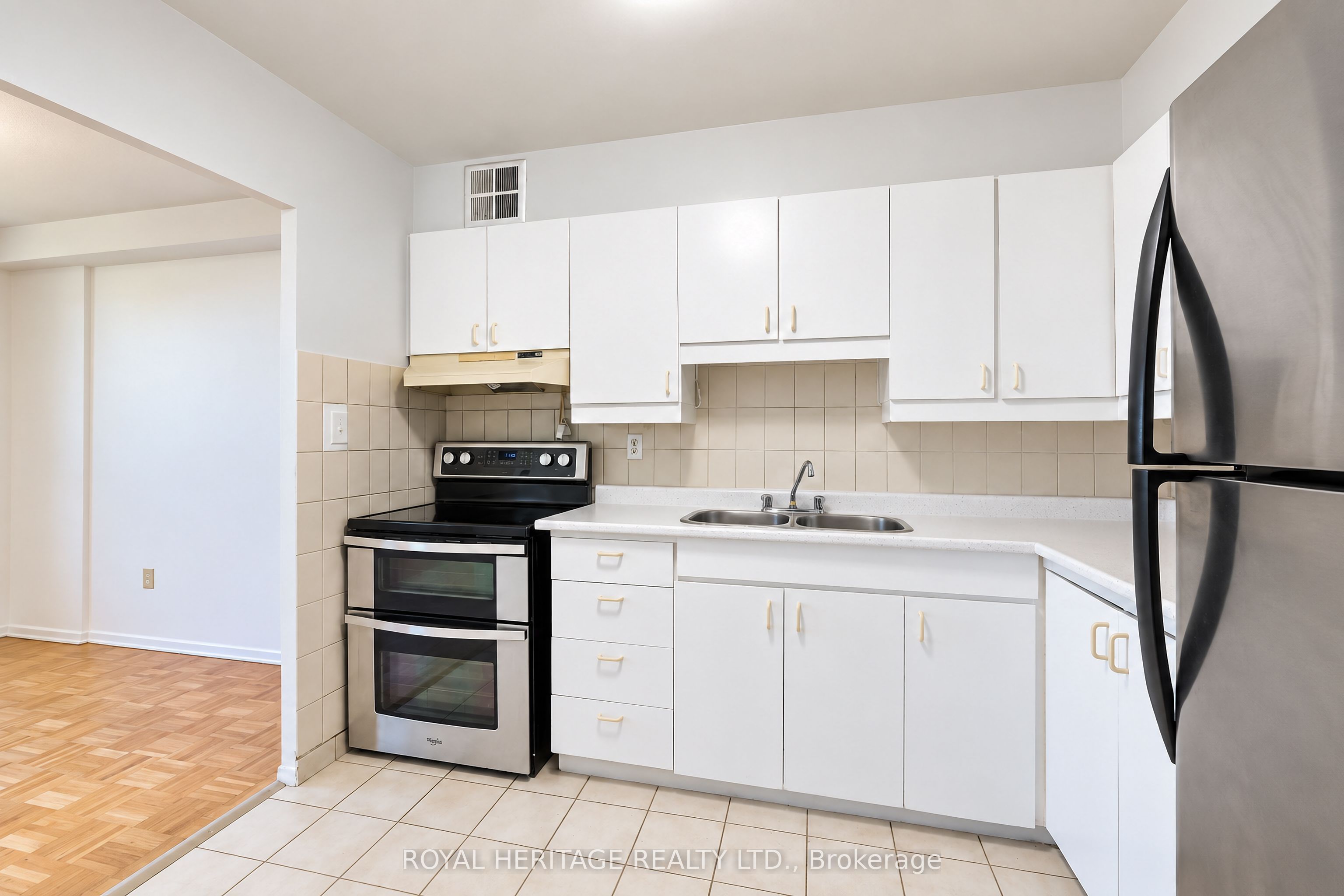 10 Edgecliff Golfway 603 Property Photo 18
