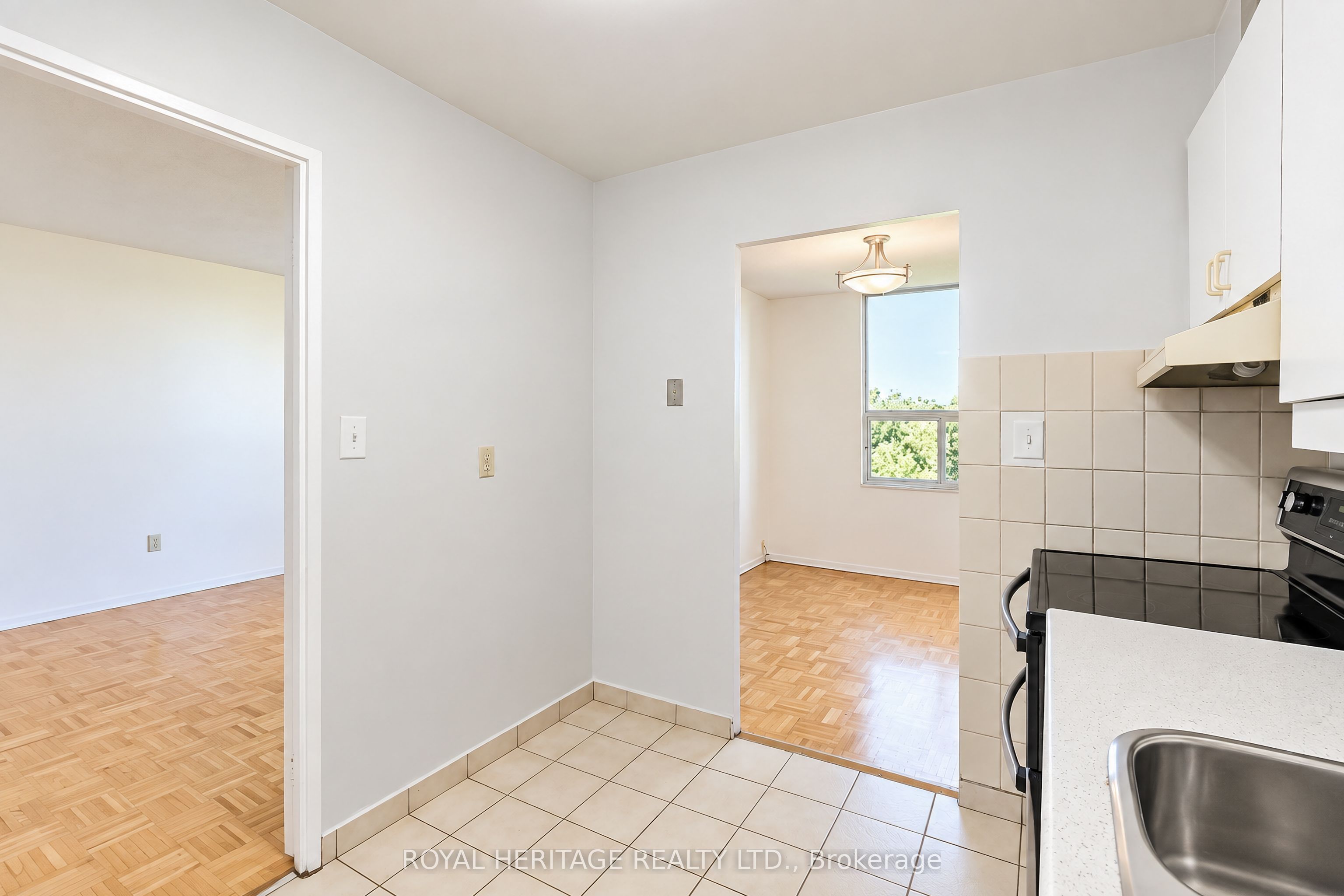10 Edgecliff Golfway 603 Property Photo 20