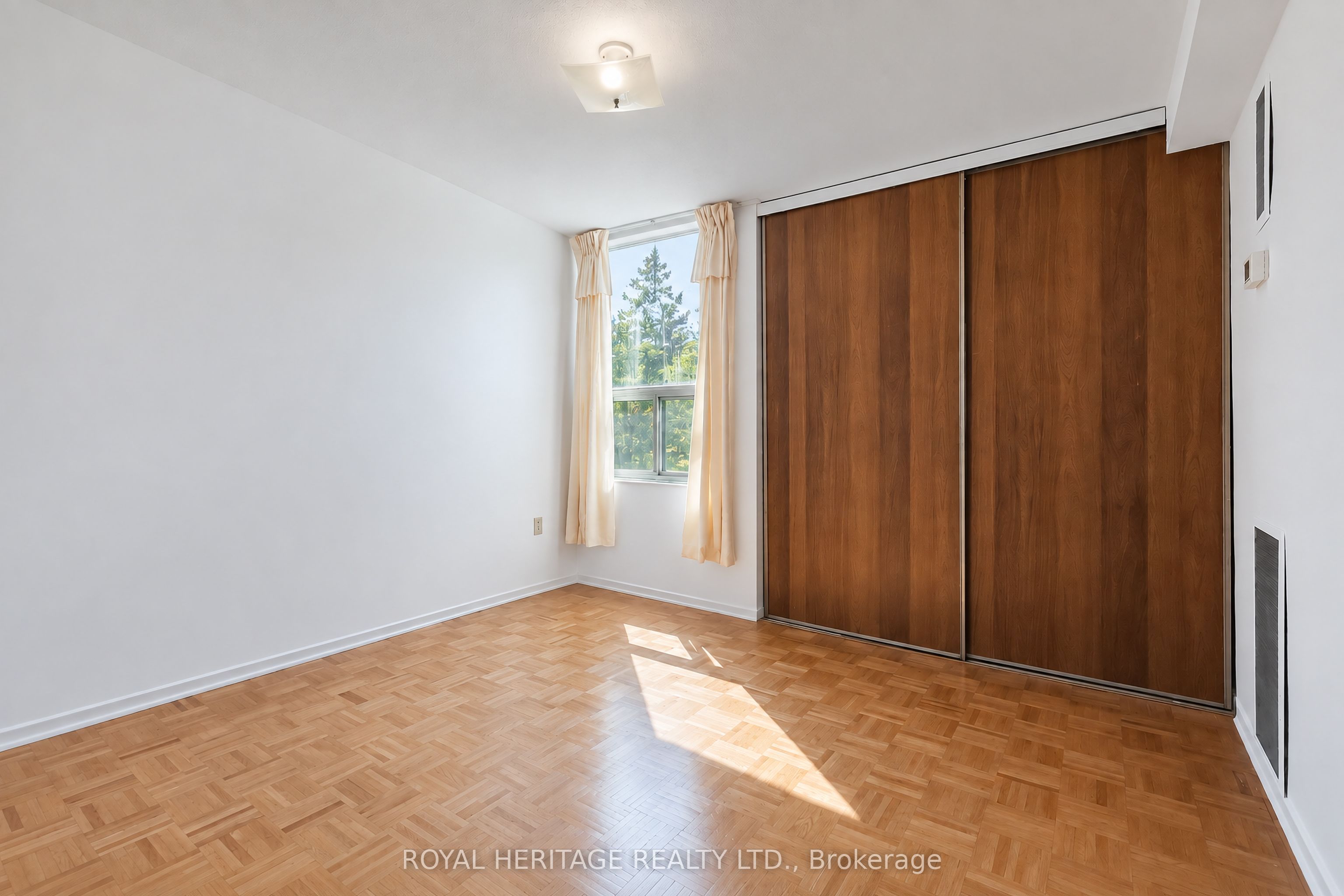 10 Edgecliff Golfway 603 Property Photo 23