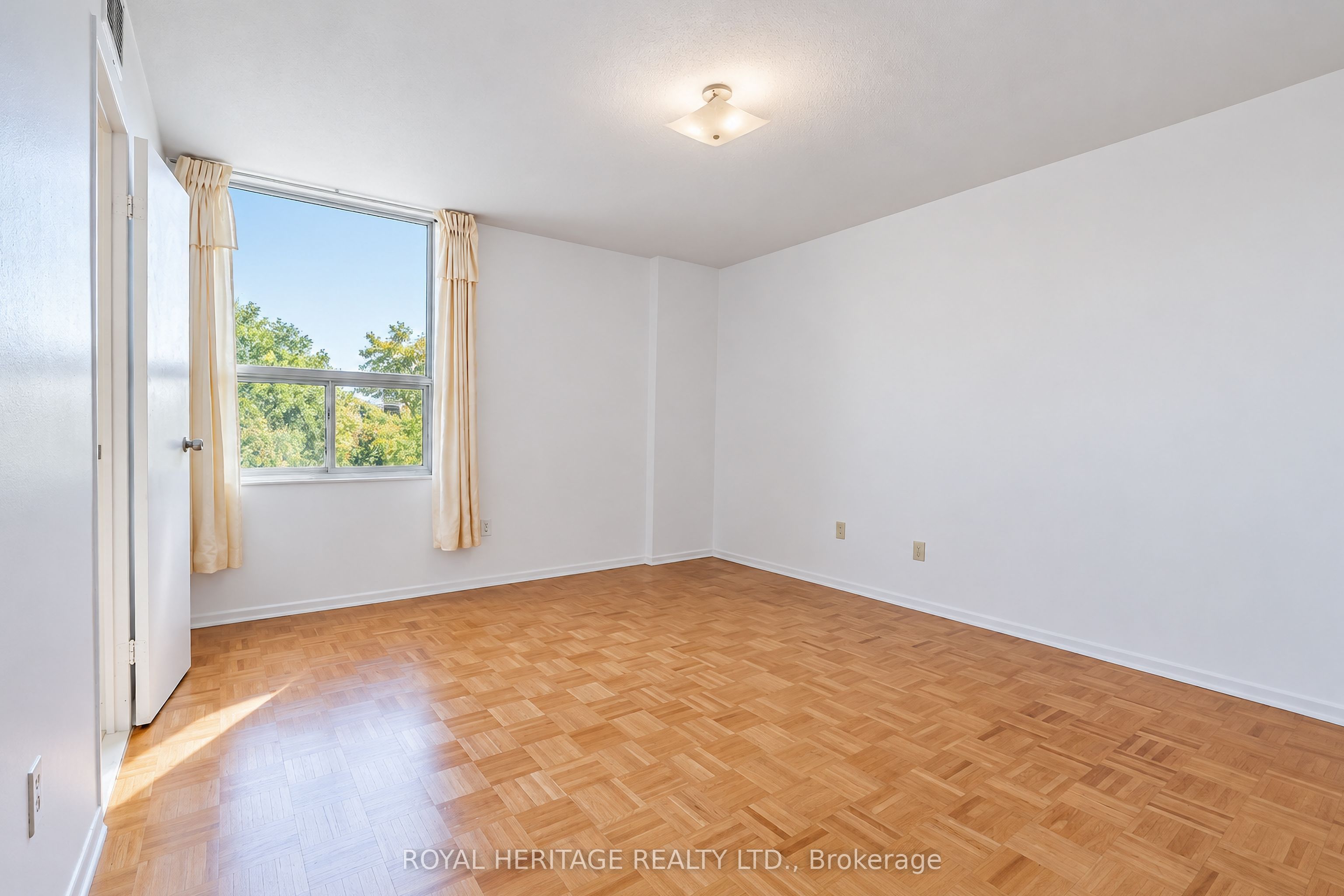 10 Edgecliff Golfway 603 Property Photo 27