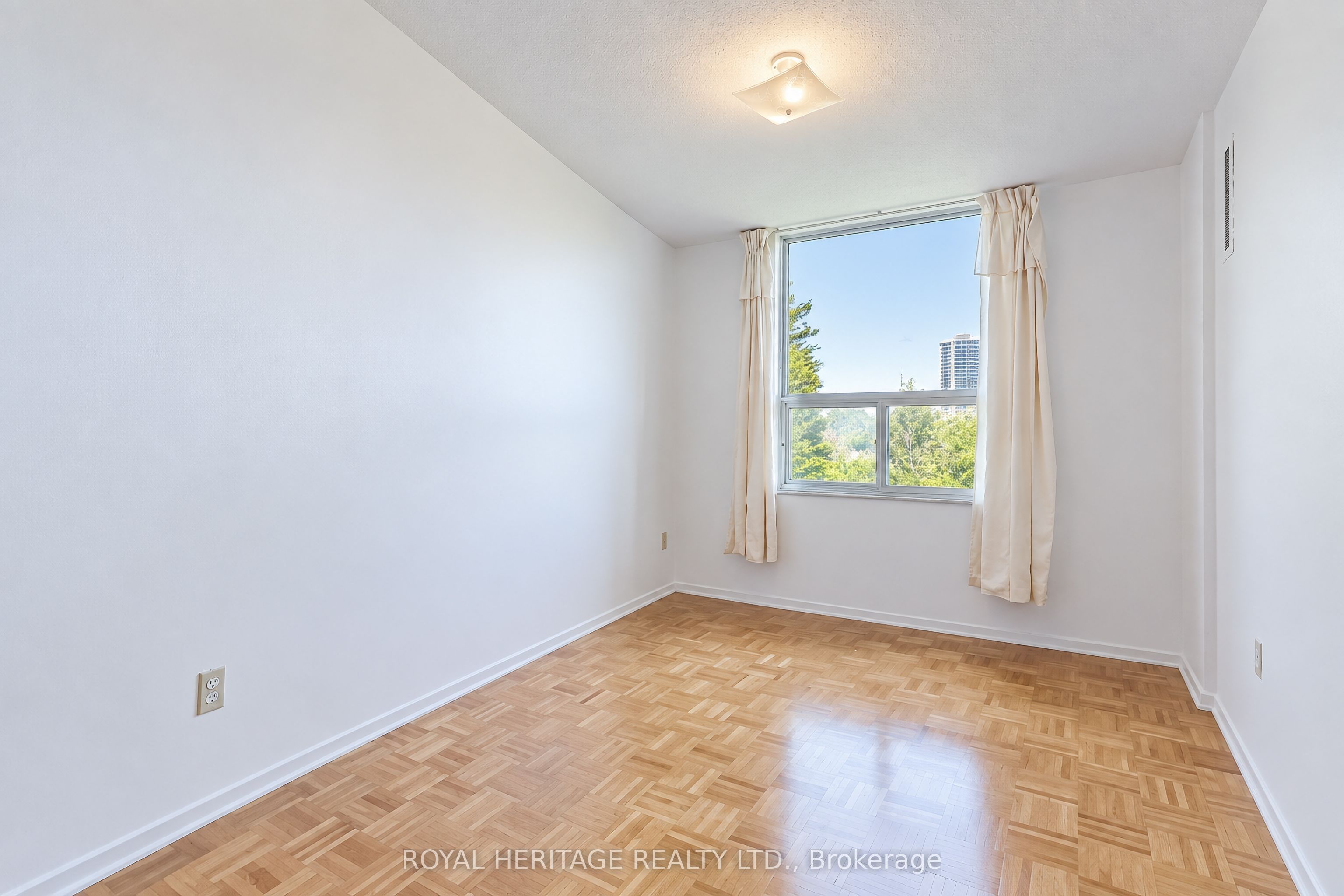 10 Edgecliff Golfway 603 Property Photo 32