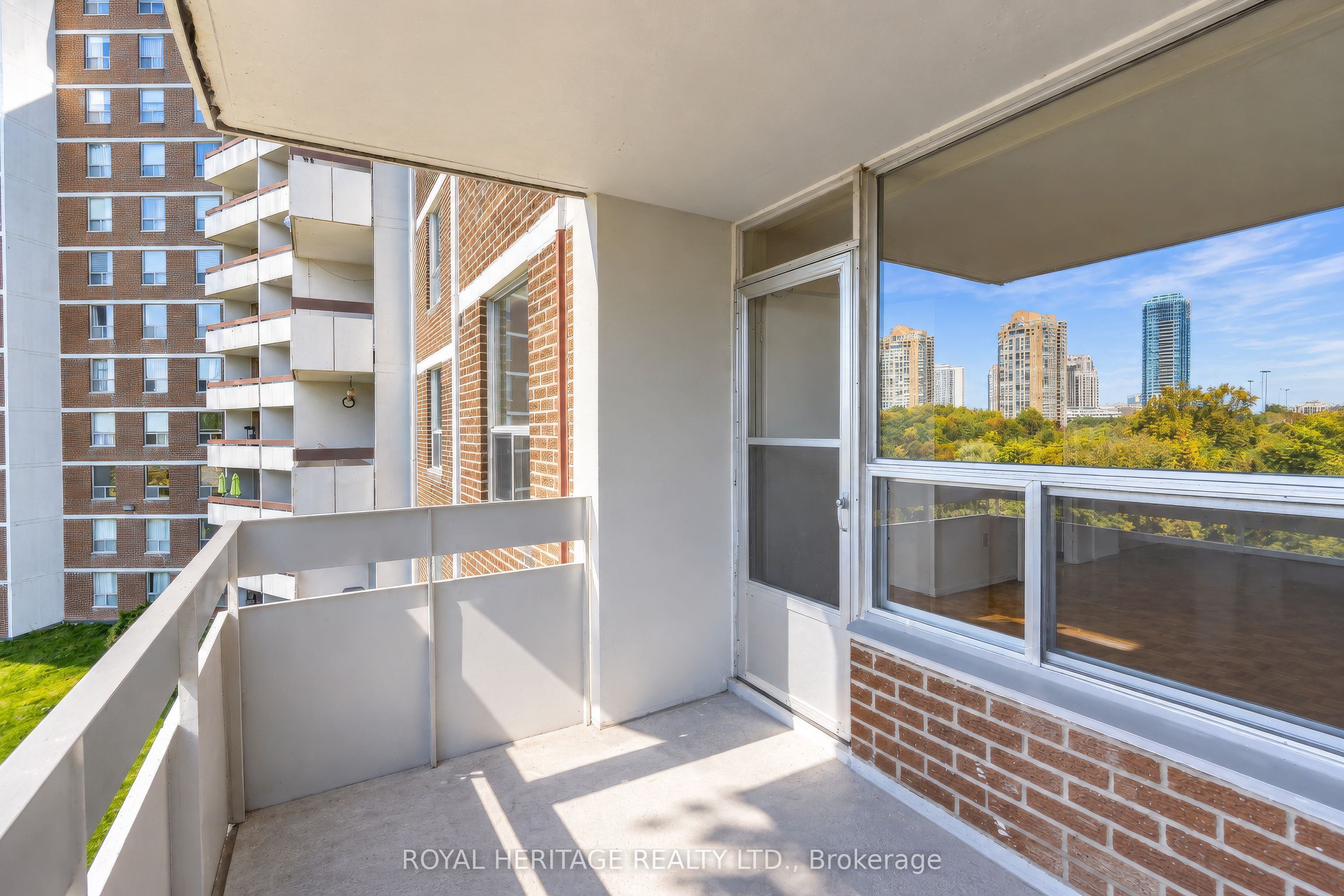 10 Edgecliff Golfway 603 Property Photo 34