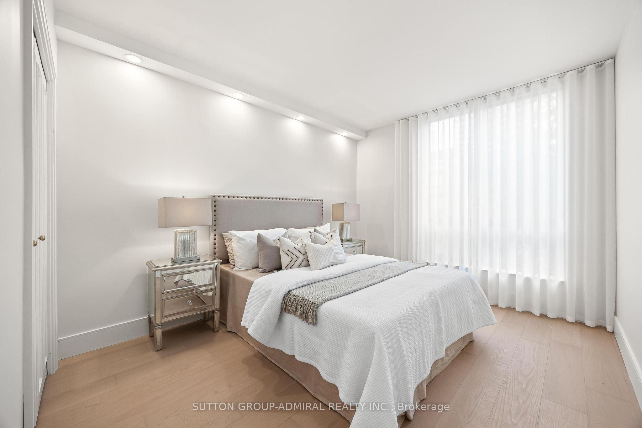 350 Lonsdale Road 407 Property Photo 17