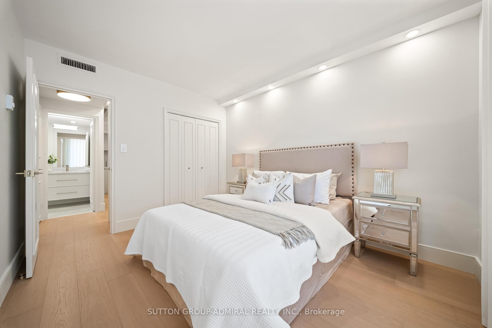 350 Lonsdale Road 407 Property Photo 18