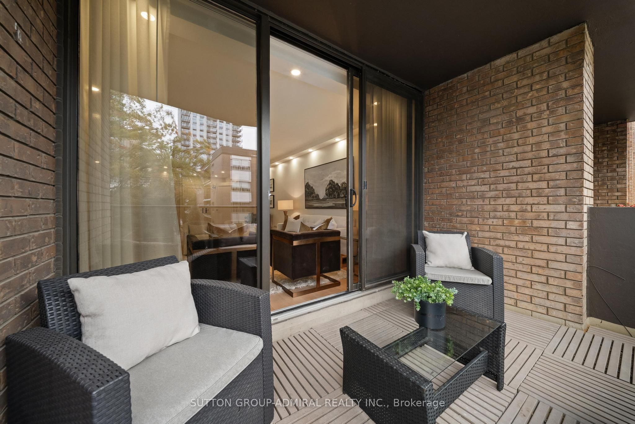 350 Lonsdale Road 407 Property Photo 23