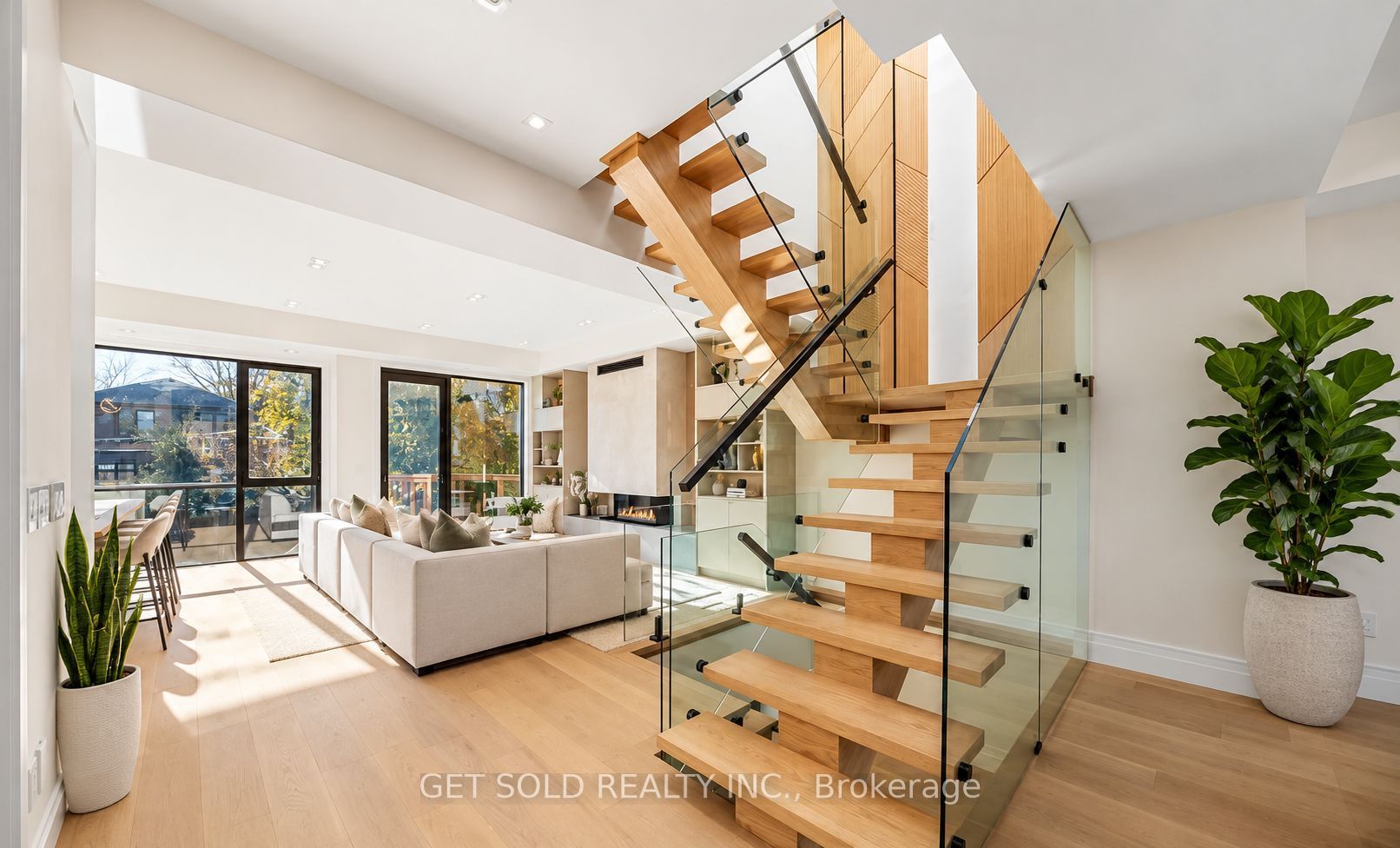 551 Broadway Avenue Property Photo 3