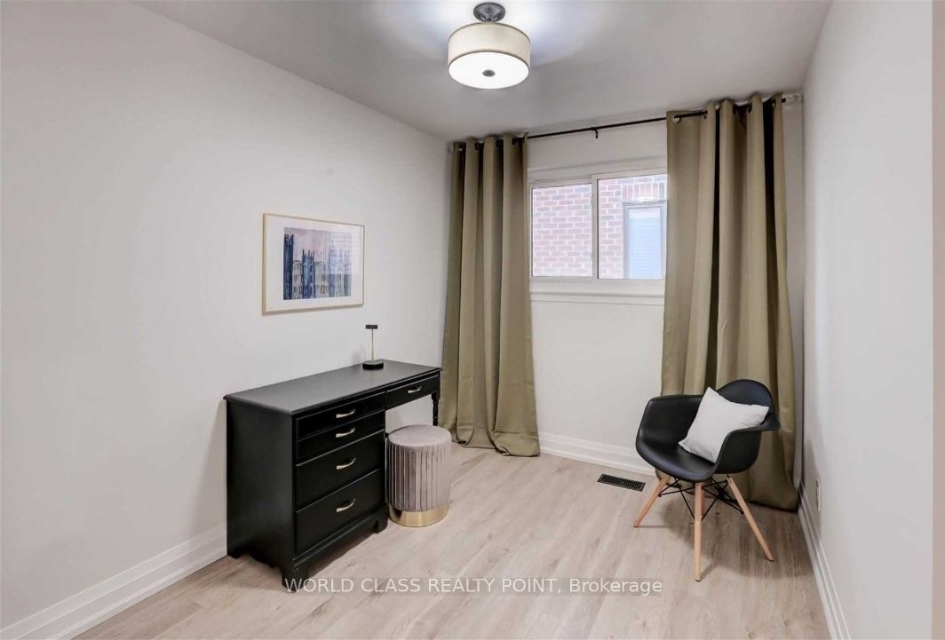31 Grove Park Crescent Property Photo 9