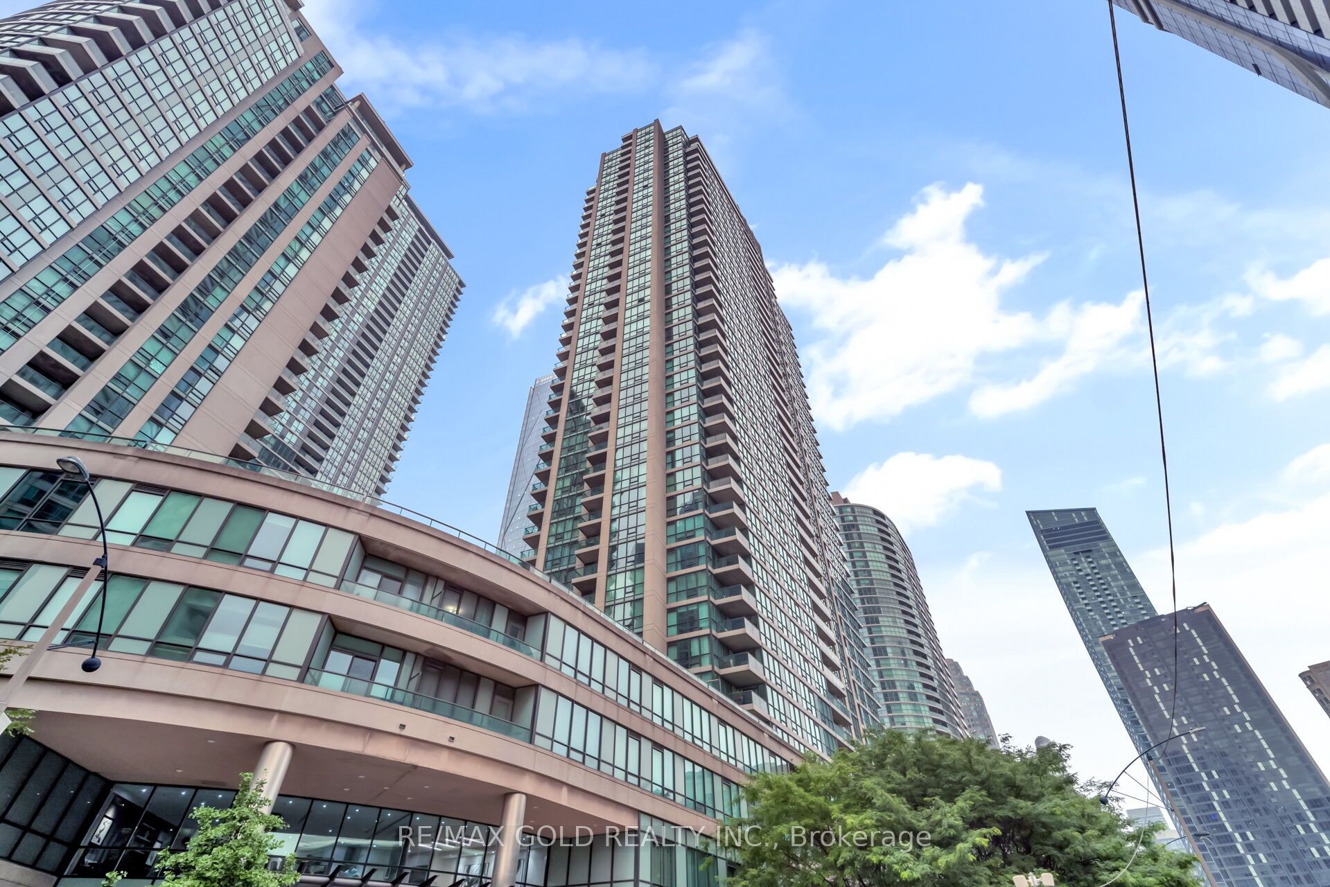 16 Yonge Street 1808 Property Photo 1