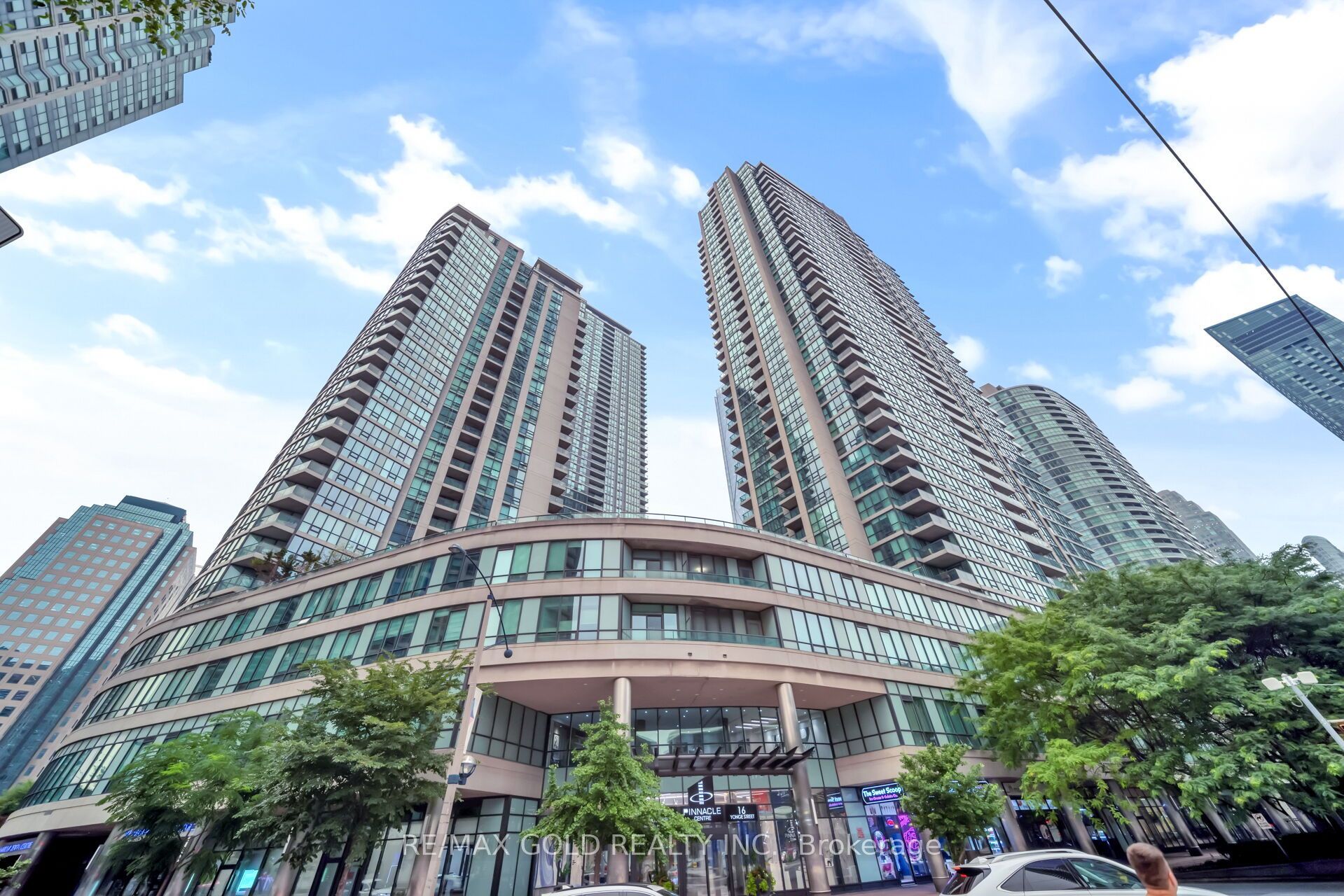 16 Yonge Street 1808 Property Photo 2