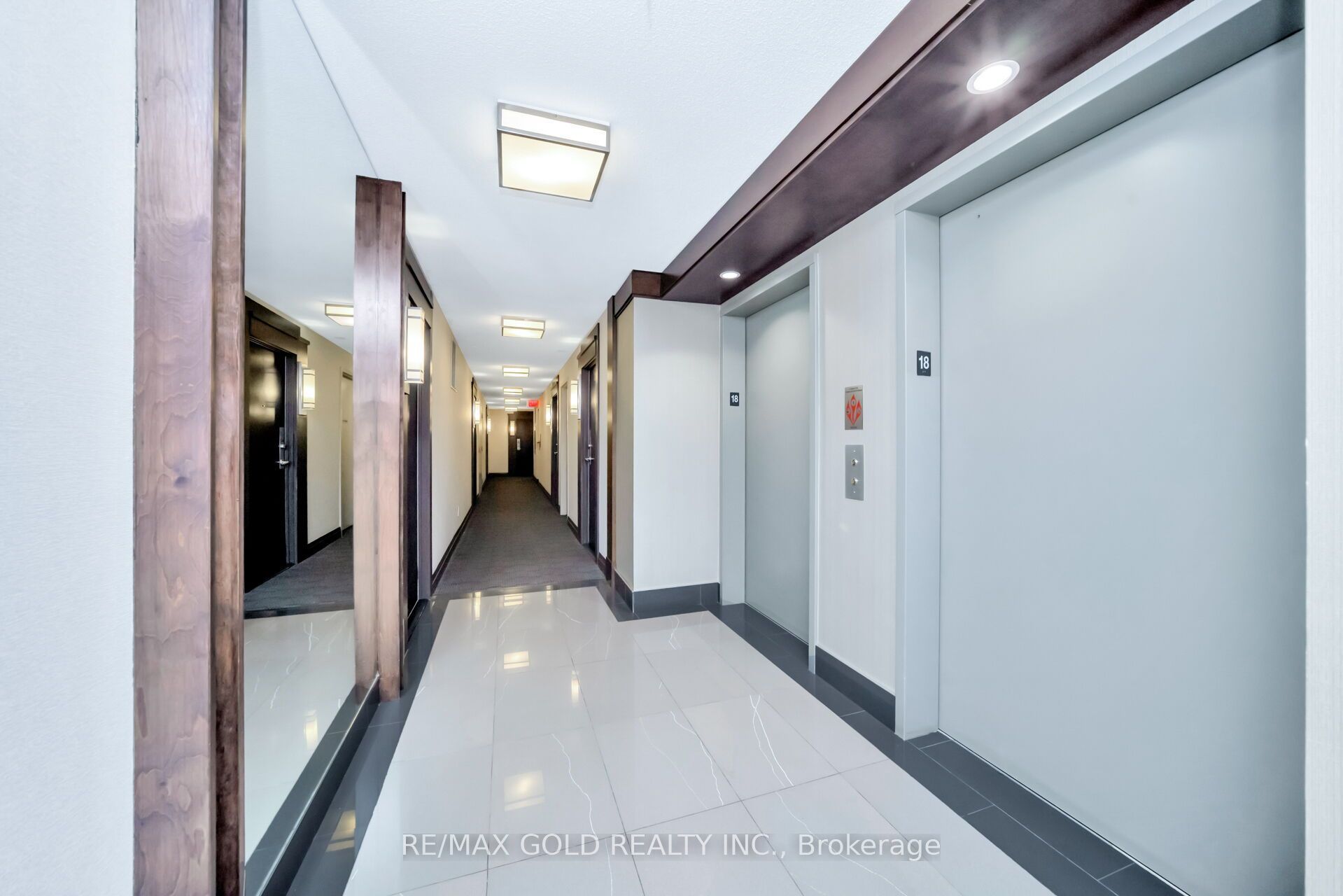 16 Yonge Street 1808 Property Photo 11
