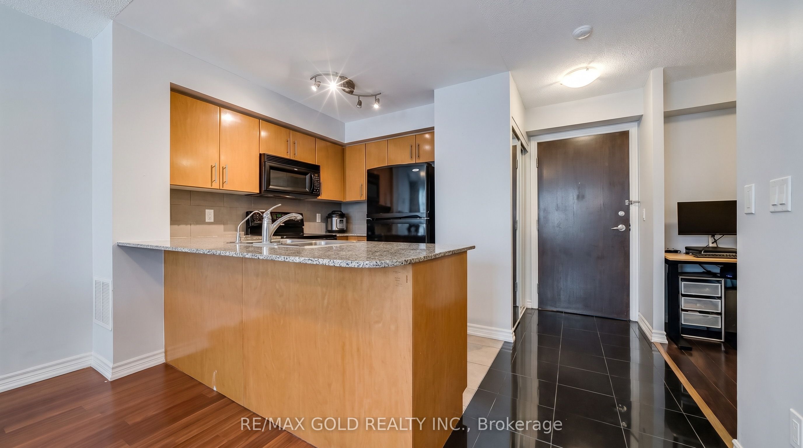 16 Yonge Street 1808 Property Photo 15