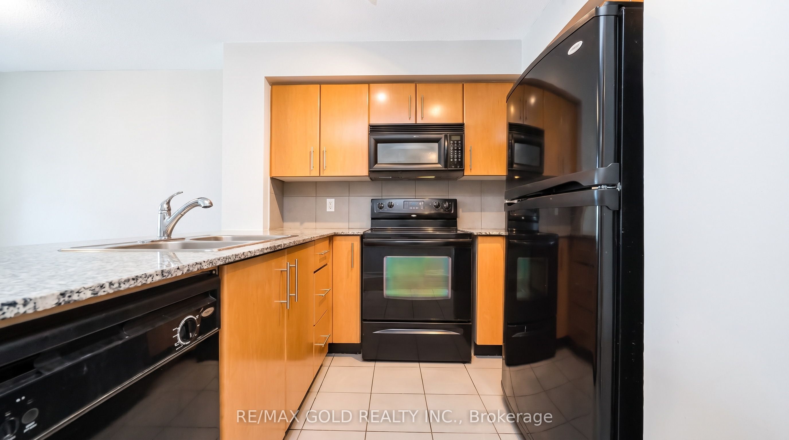 16 Yonge Street 1808 Property Photo 17