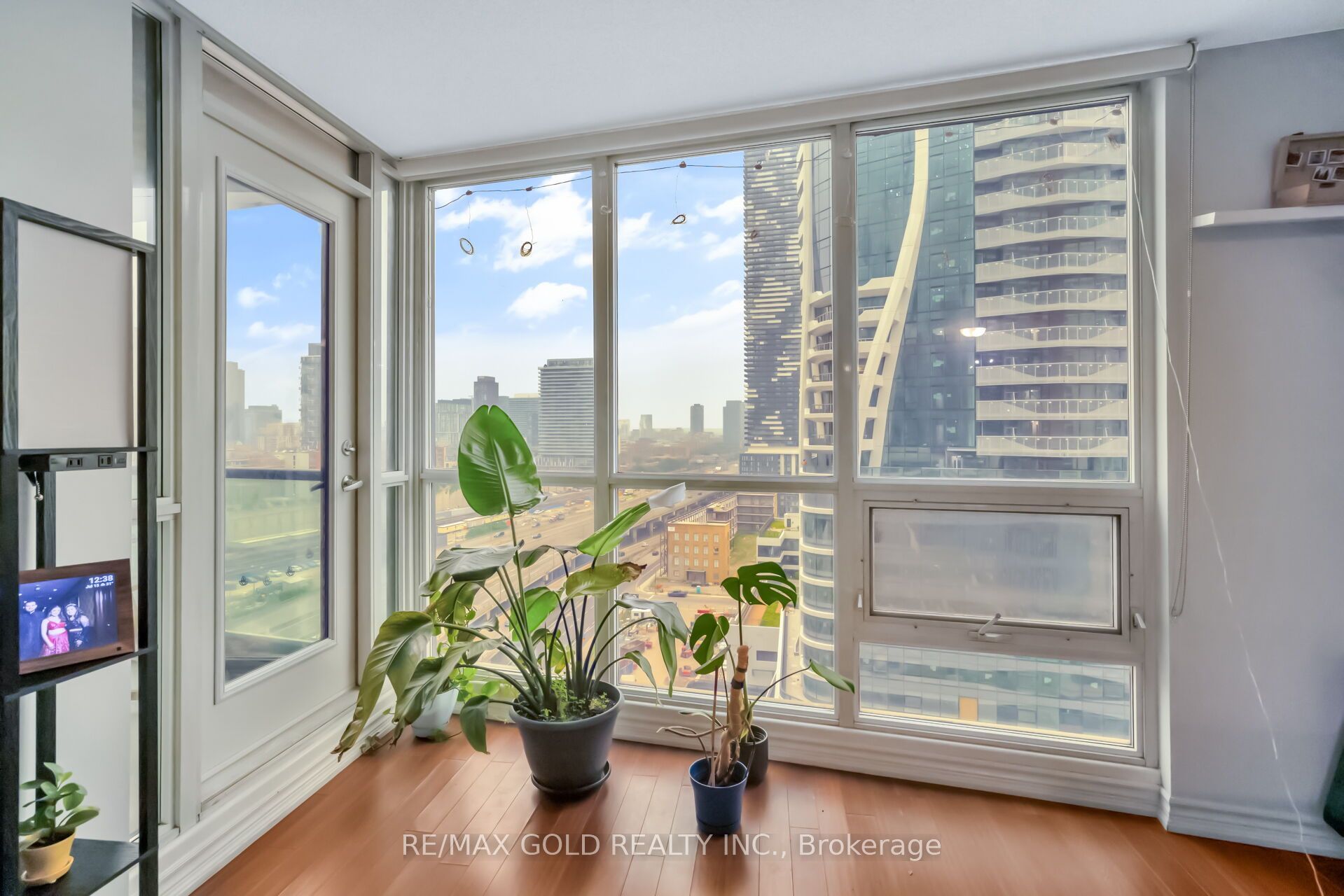 16 Yonge Street 1808 Property Photo 24