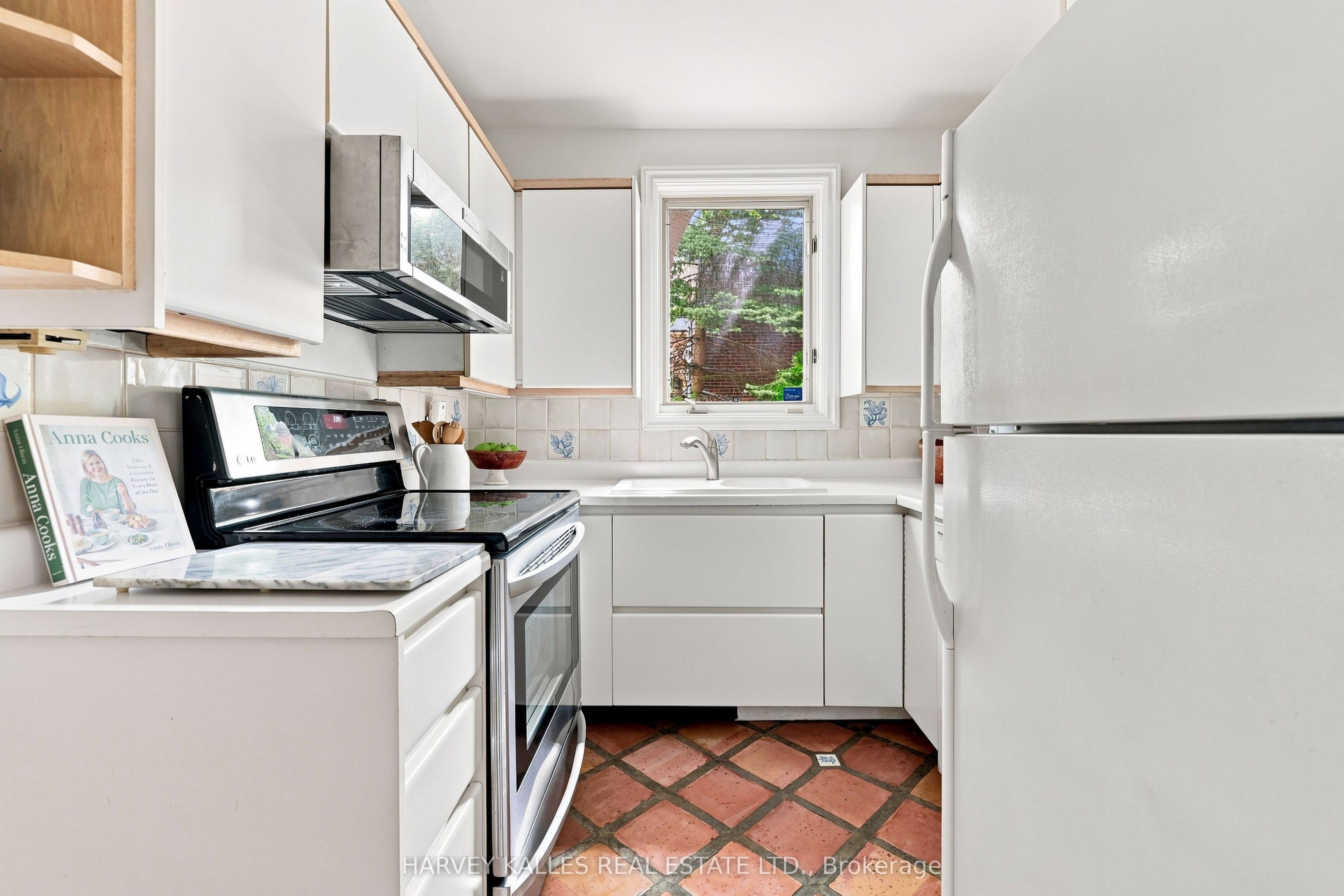 231 Glengrove Avenue W Property Photo 17