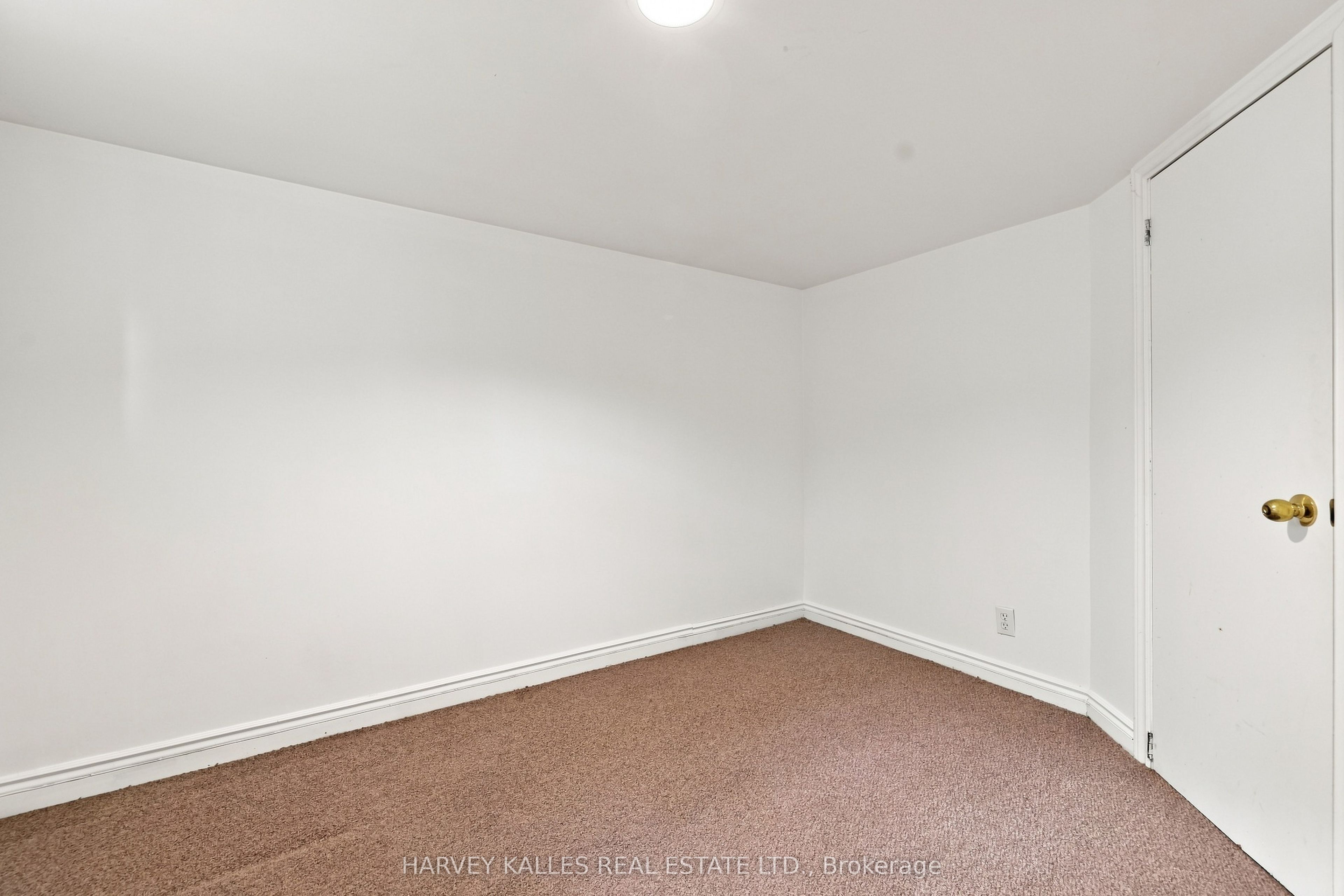 231 Glengrove Avenue W Property Photo 32
