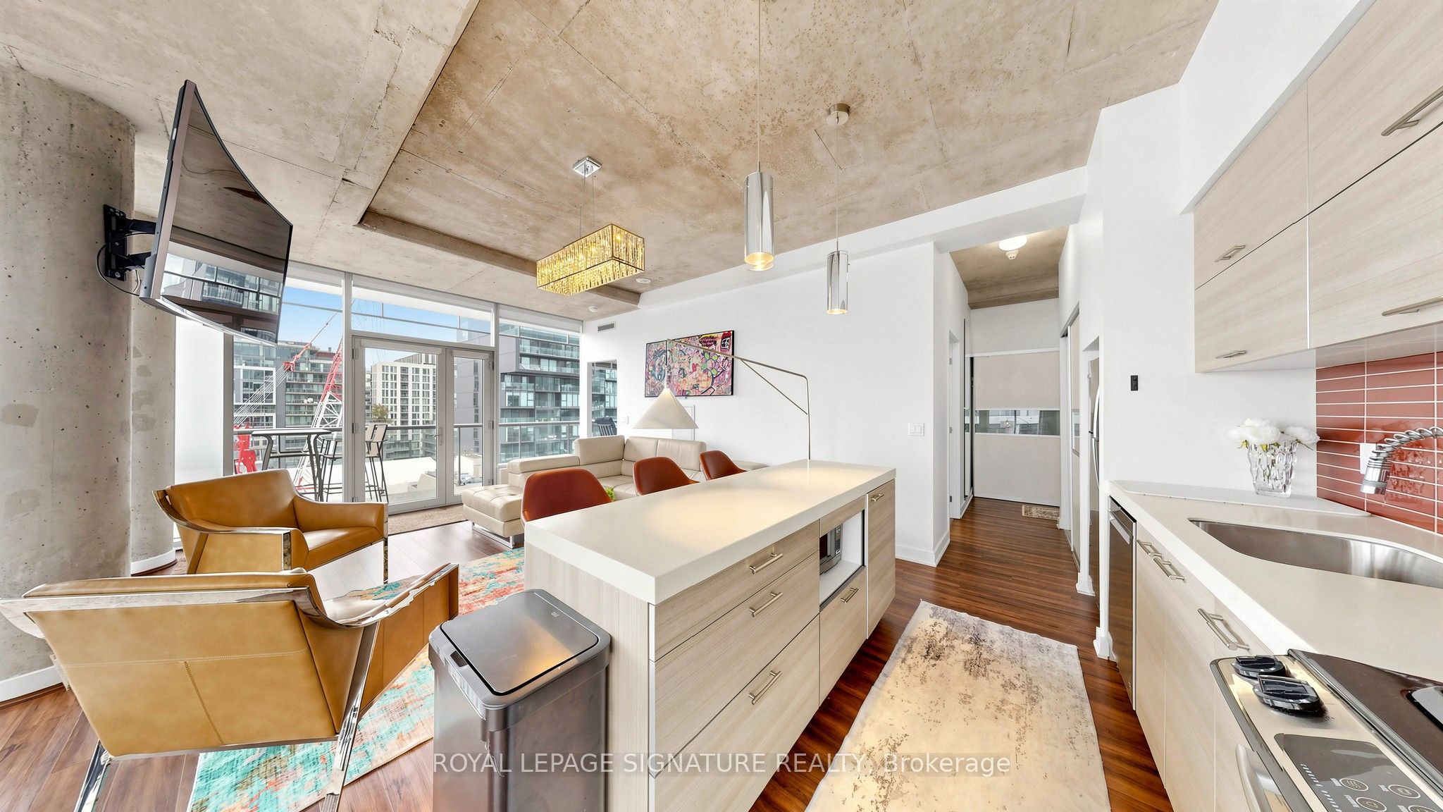 552 Wellington Street W 1305 Property Photo 12