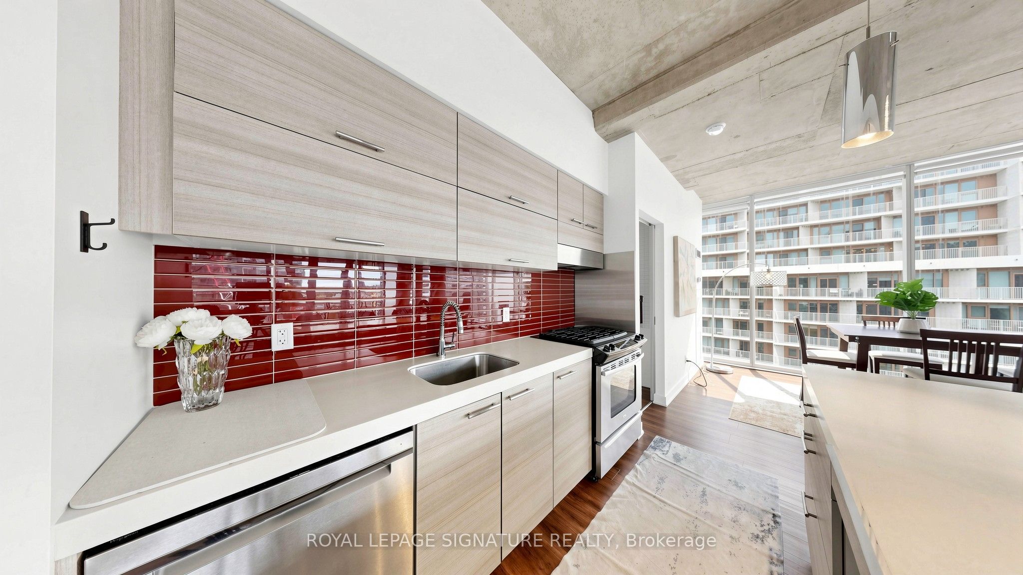 552 Wellington Street W 1305 Property Photo 13