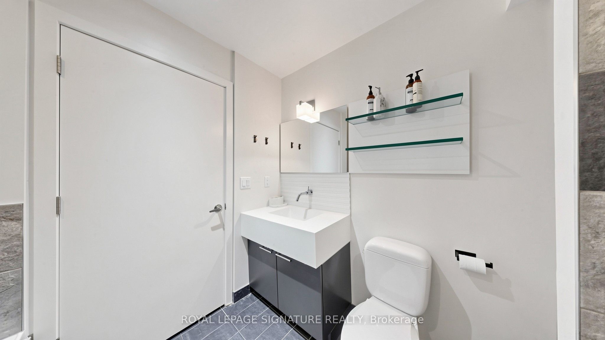 552 Wellington Street W 1305 Property Photo 34