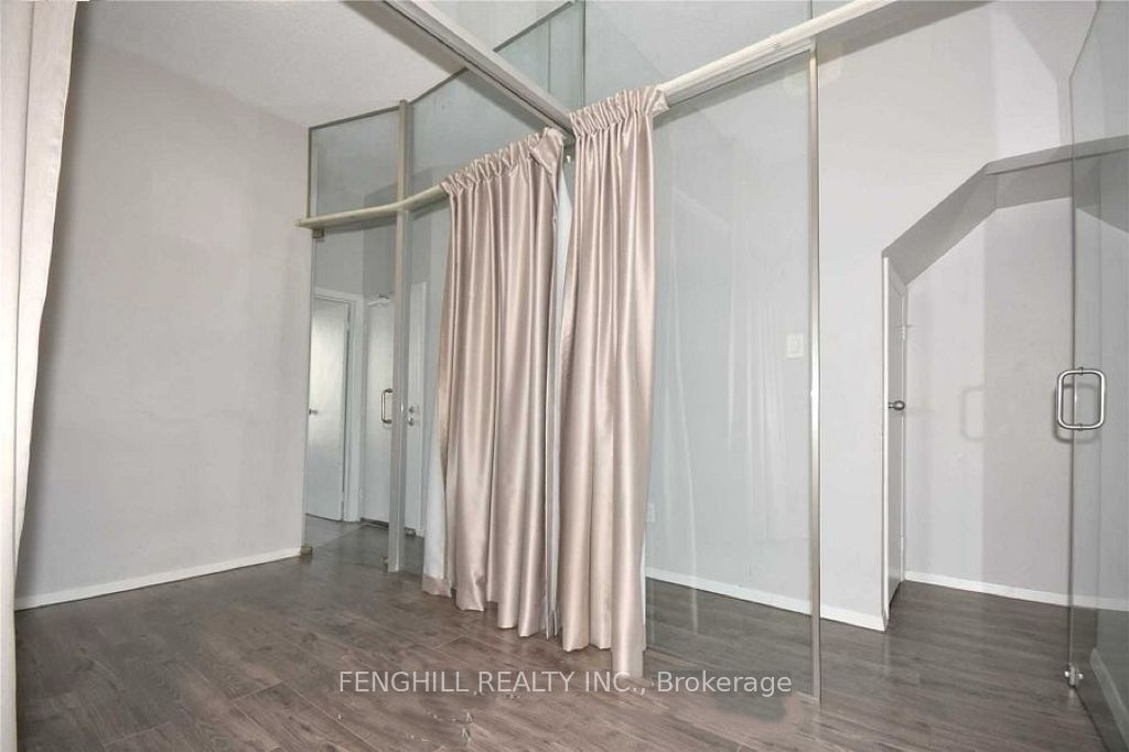 678 Bathurst Street Main Property Photo 10