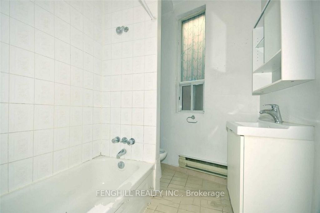 678 Bathurst Street Main Property Photo 12
