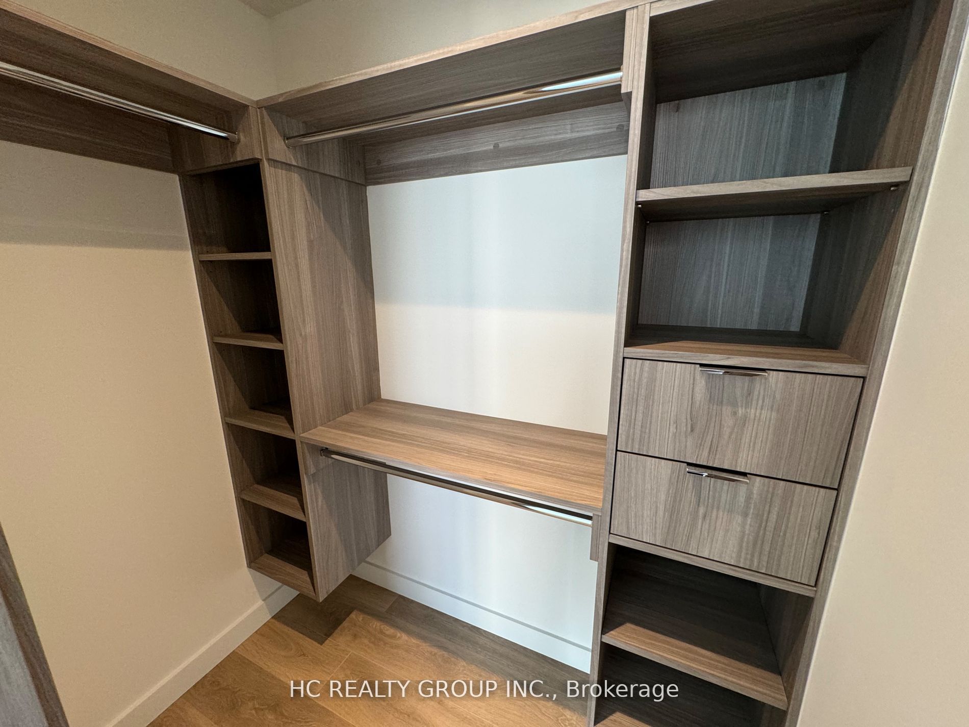 27 Mcmahon Drive 2015 Property Photo 16