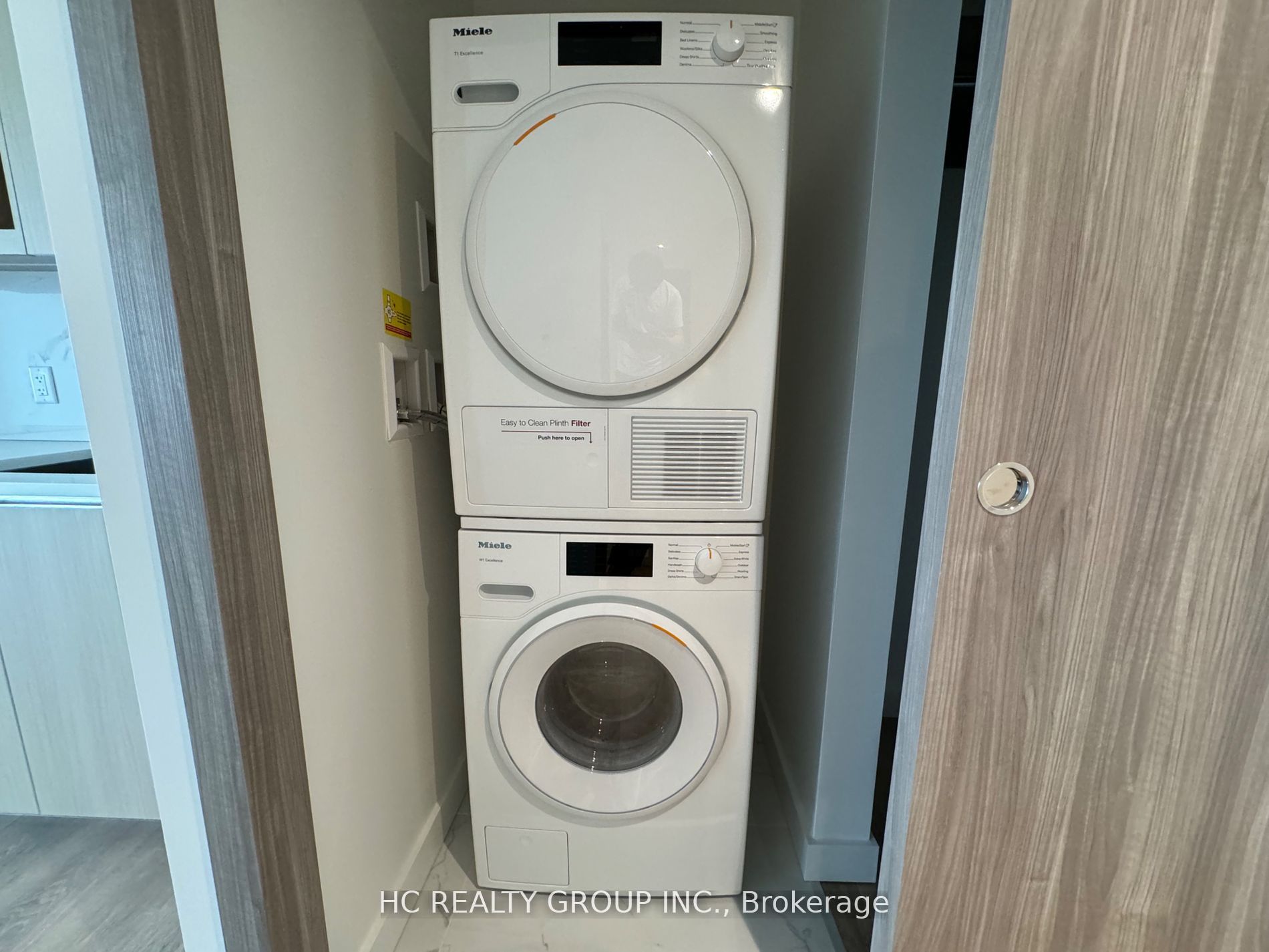 27 Mcmahon Drive 2015 Property Photo 17