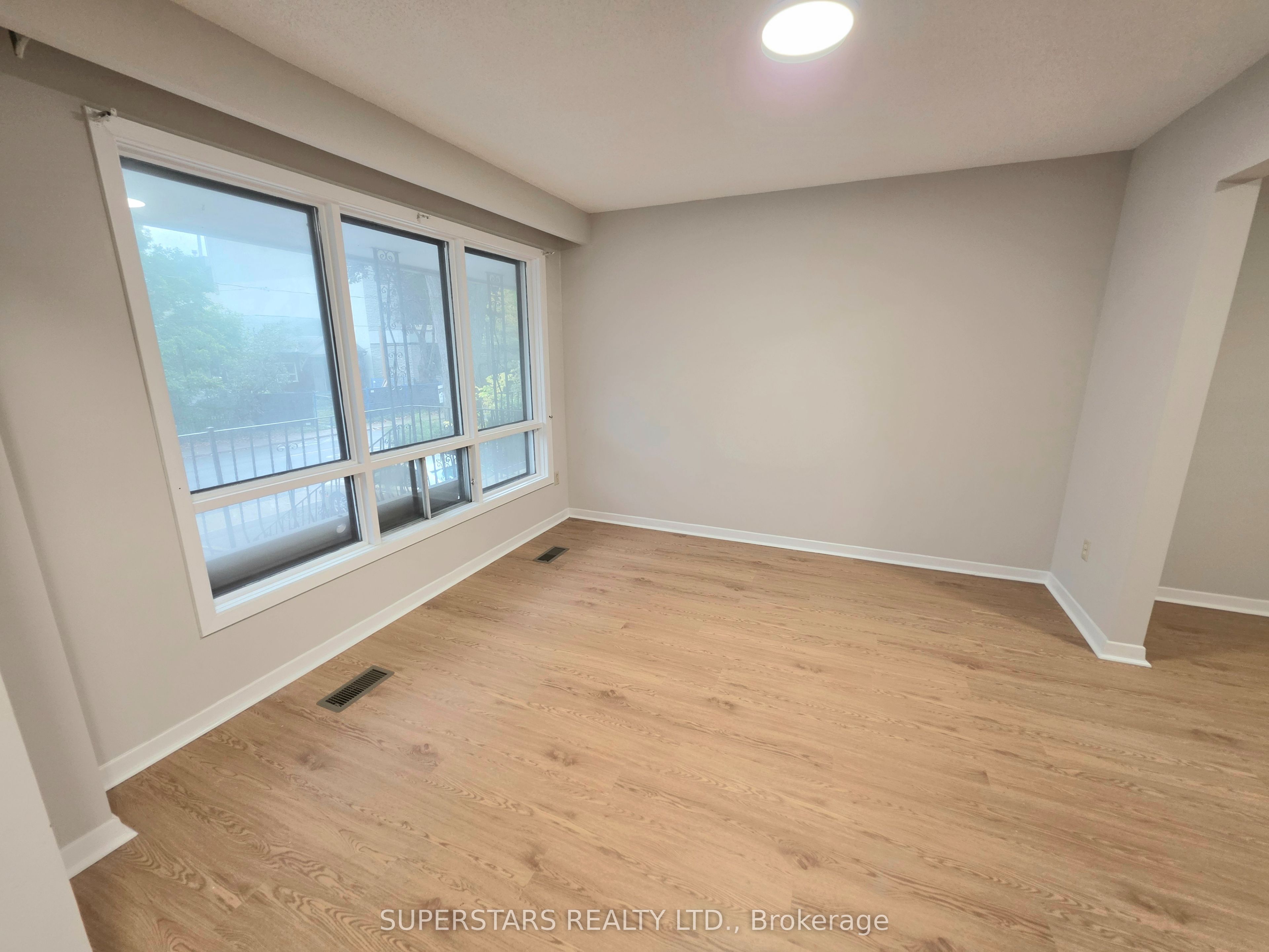 158a Strachan Avenue Property Photo 2