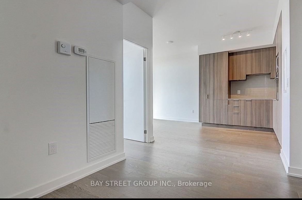 11 Wellesley Street W 3306 Property Photo 2
