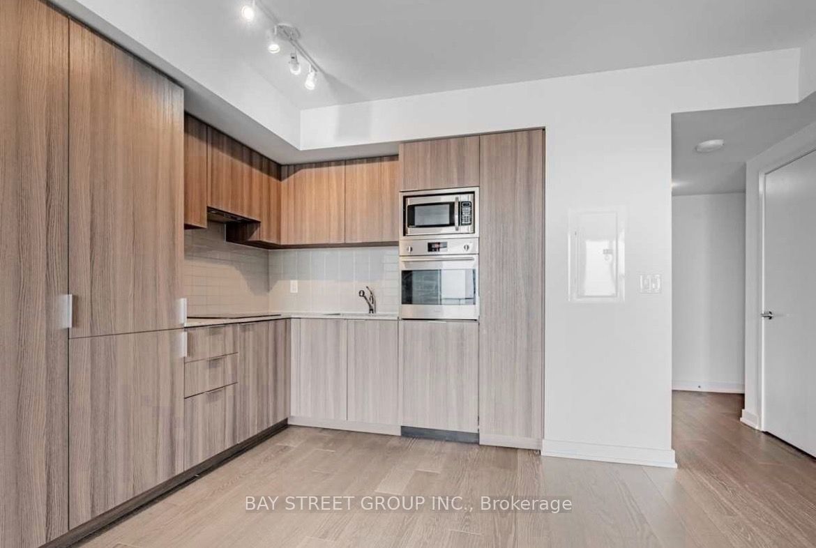 11 Wellesley Street W 3306 Property Photo 3
