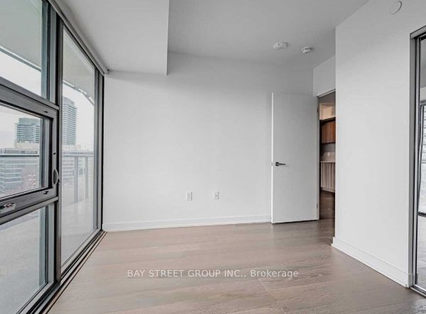 11 Wellesley Street W 3306 Property Photo 7
