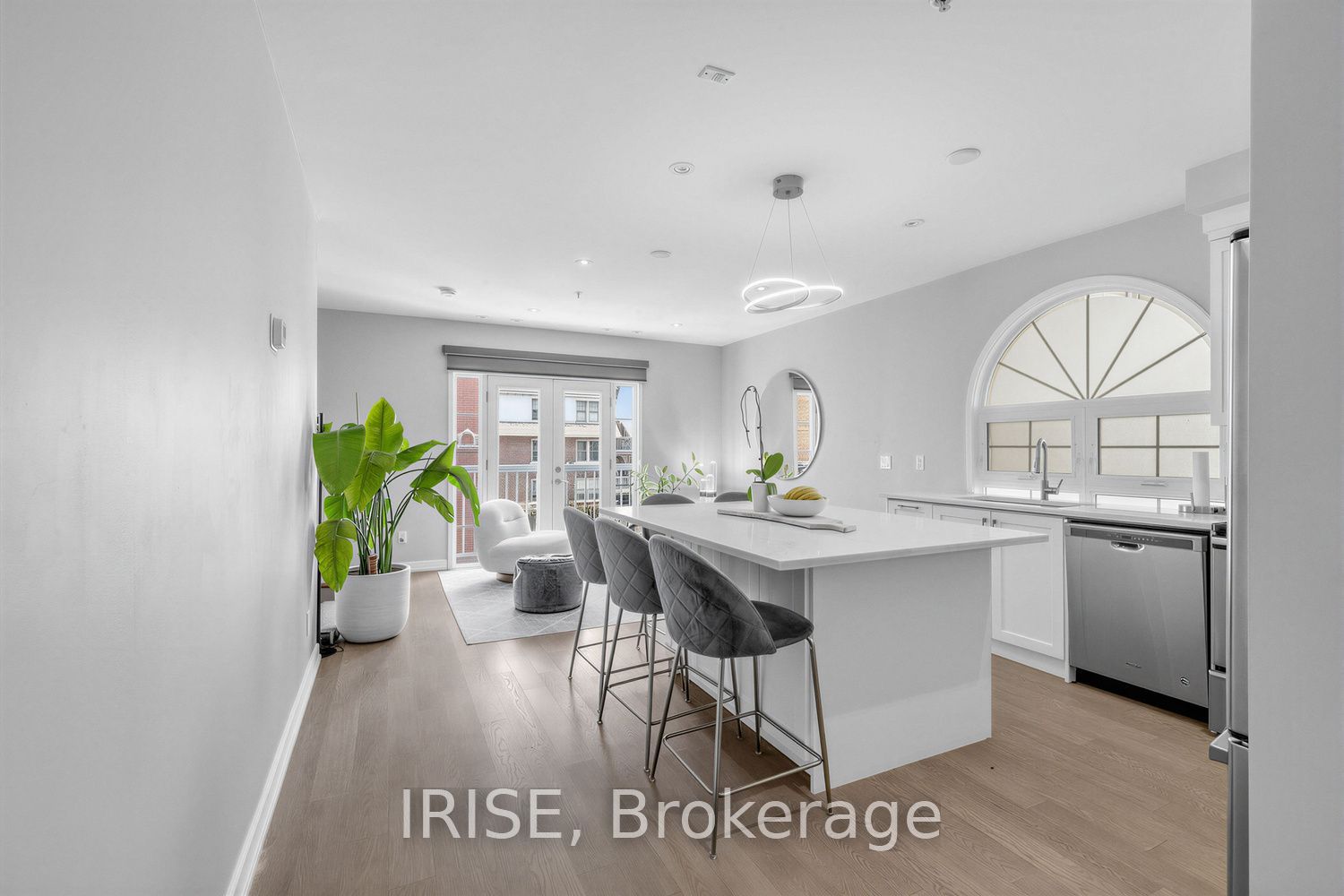 539 Jarvis Street Ph8 Property Photo 2