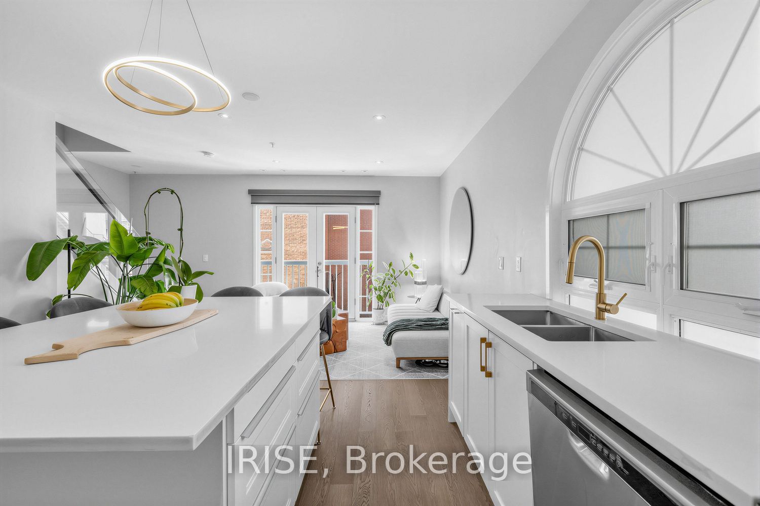 539 Jarvis Street Ph8 Property Photo 6