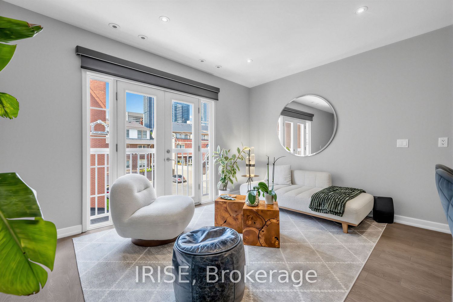 539 Jarvis Street Ph8 Property Photo 8
