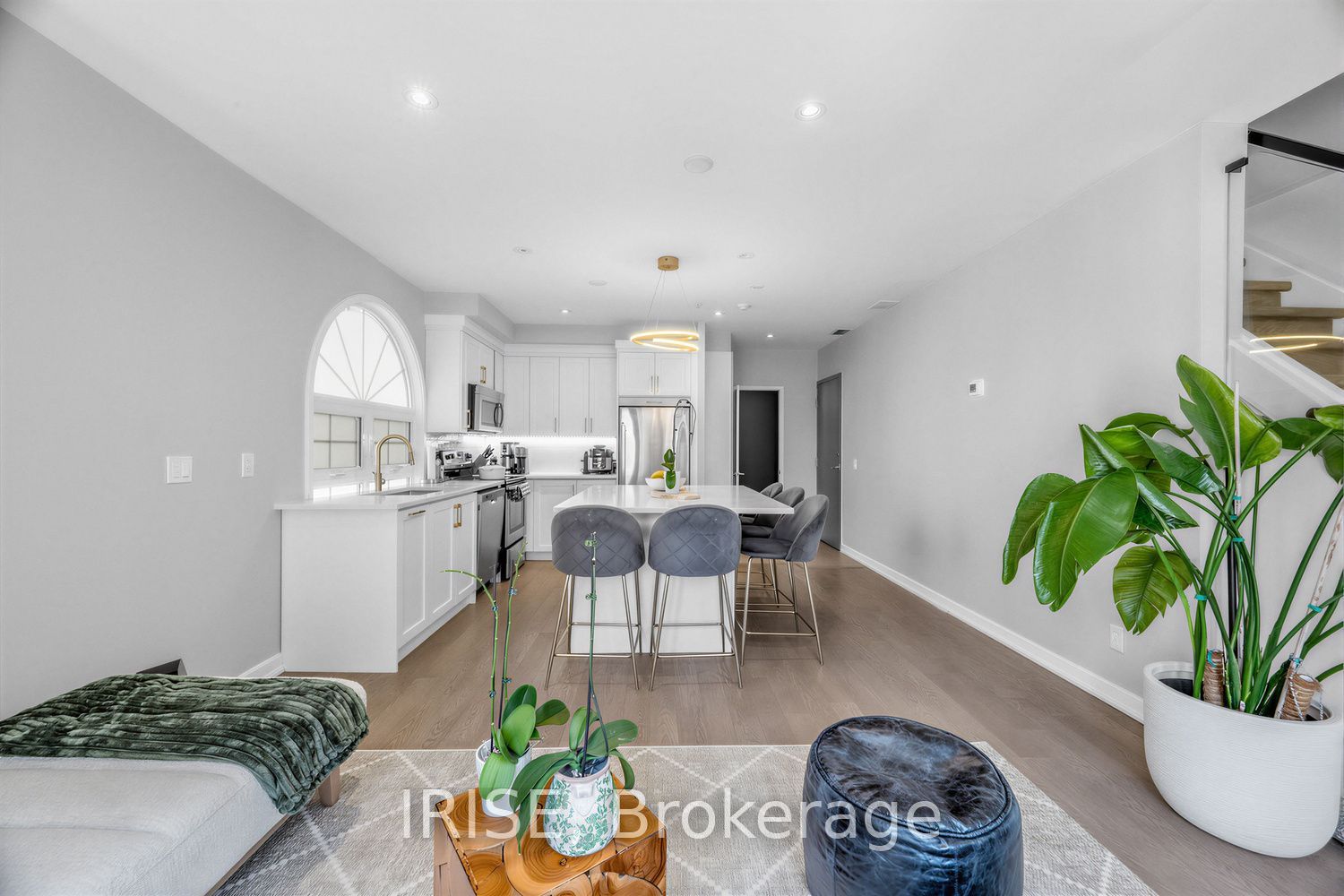 539 Jarvis Street Ph8 Property Photo 11